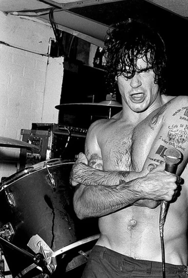 Black Flag, drum set, dimly lit venue, SD Phone Wallpaper
