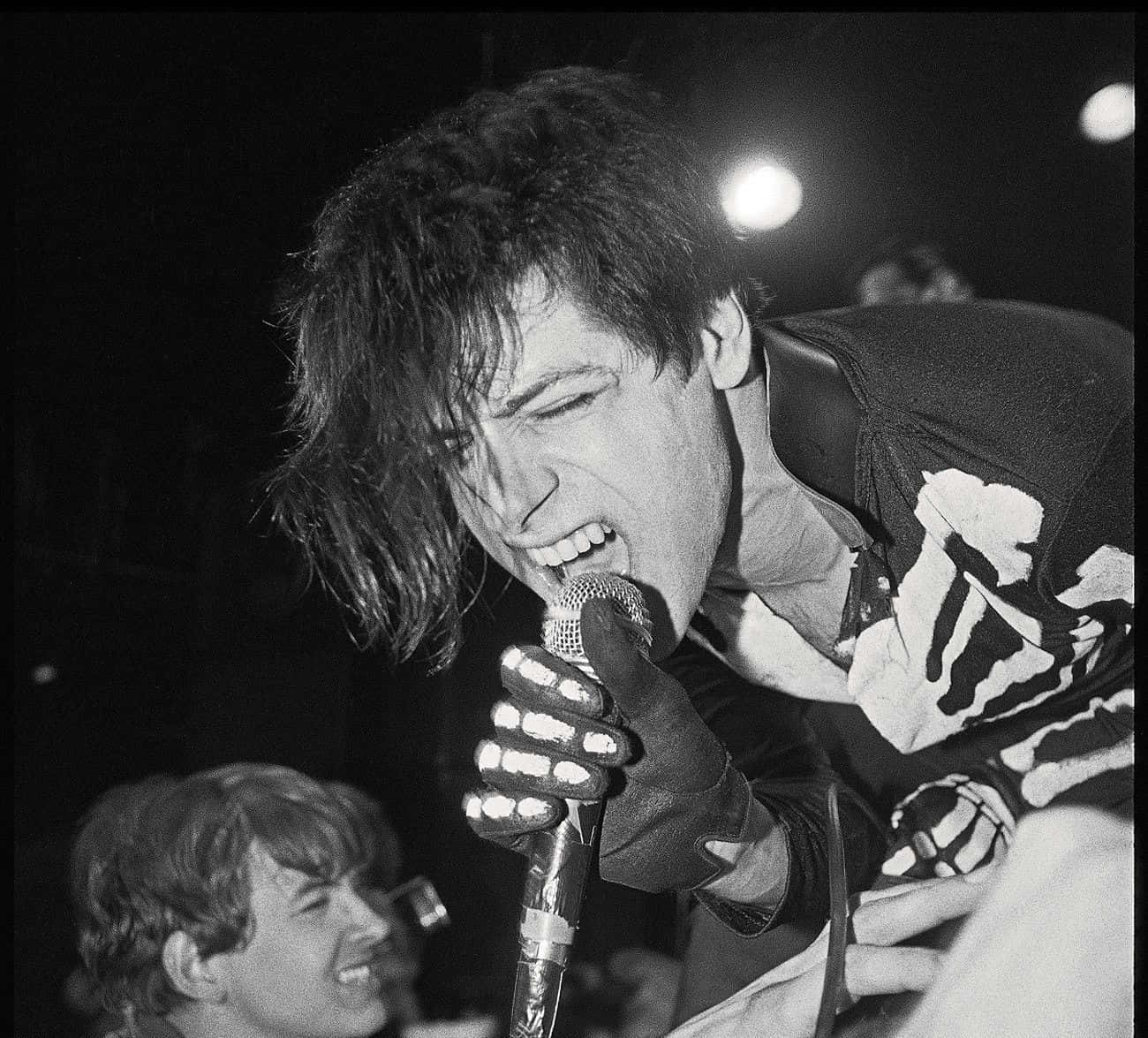 Black Flag Band, punk rocker, screaming into a microphone, HD Desktop Wallpaper