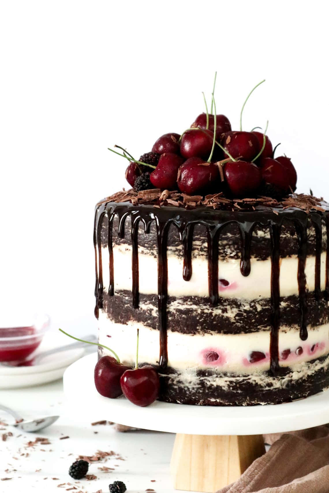 Black Forest Cake, black cherry cake, chocolate ganache drips, HD Phone Wallpaper