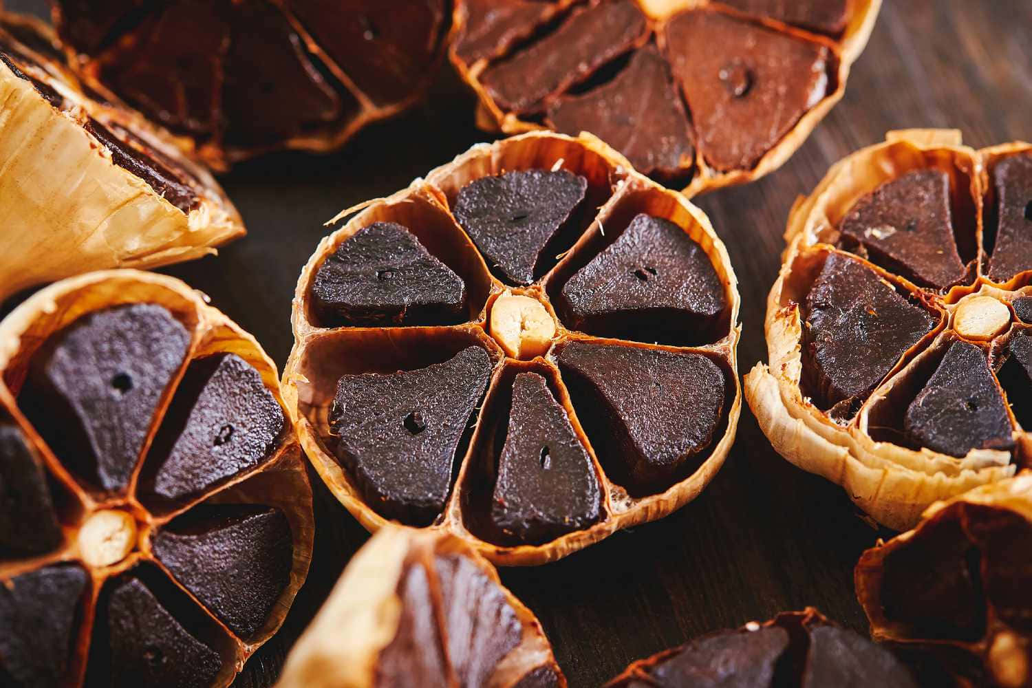 Black Garlic, dark roasted garlic cloves, deep brown segments, HD Desktop Wallpaper