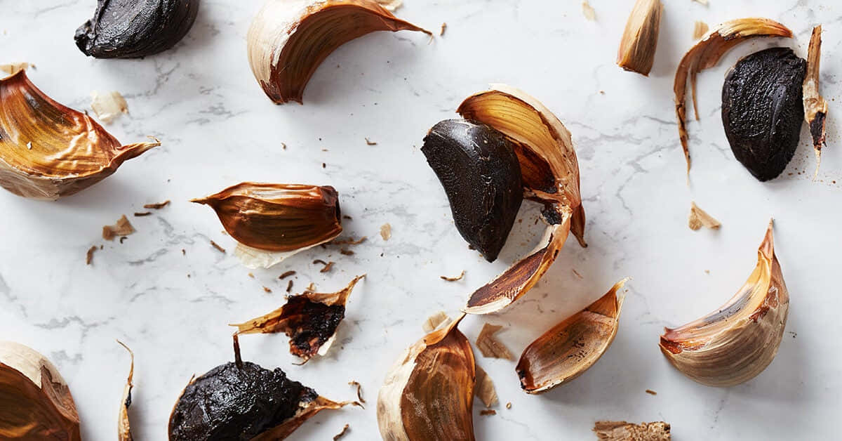 black garlic, white marble surface, gray veining, SD Desktop Wallpaper