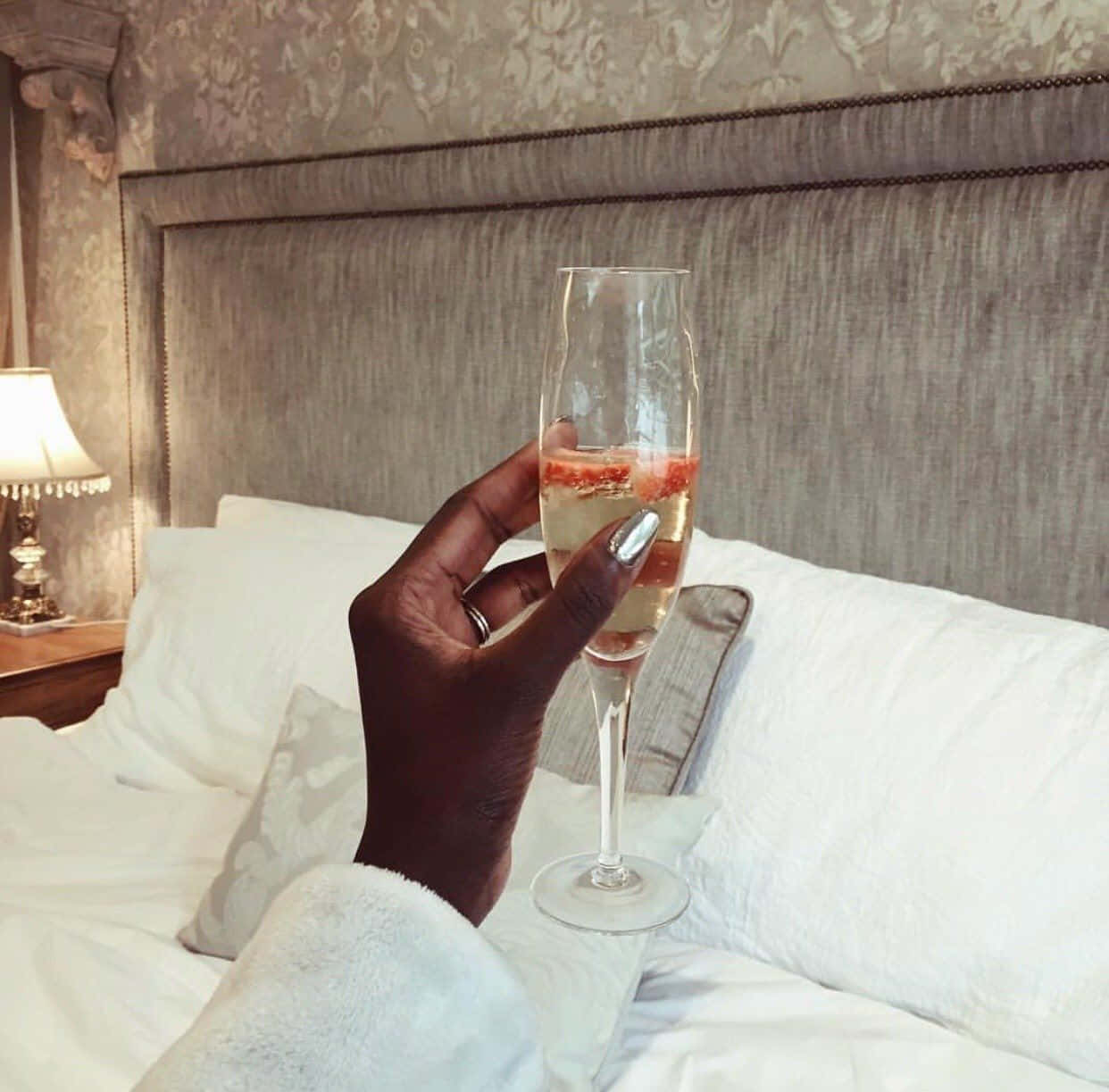 silver nail polish, champagne flute, bubbly, SD Desktop Wallpaper