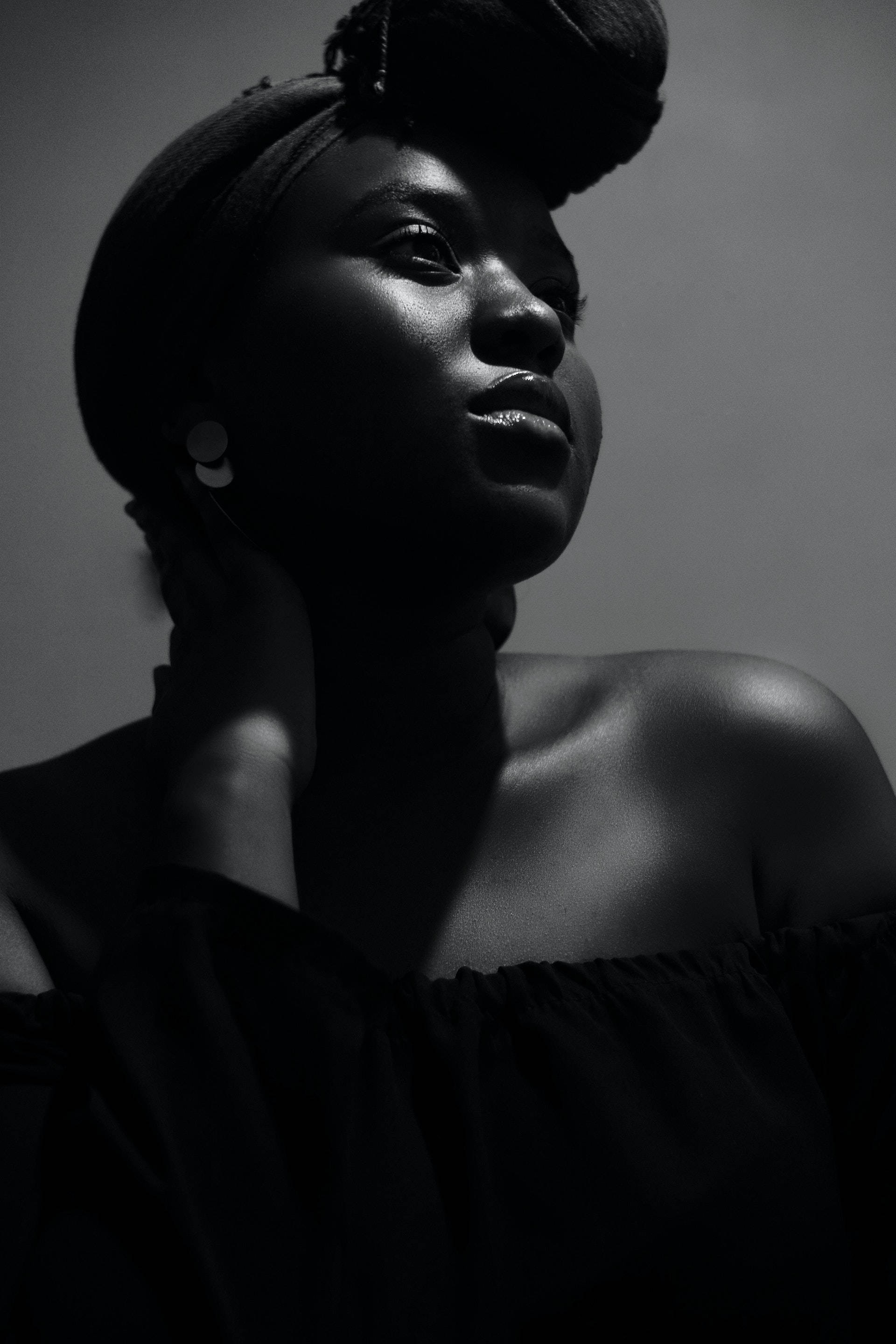 black woman model, tube dress, headwrap, 2K Phone Wallpaper