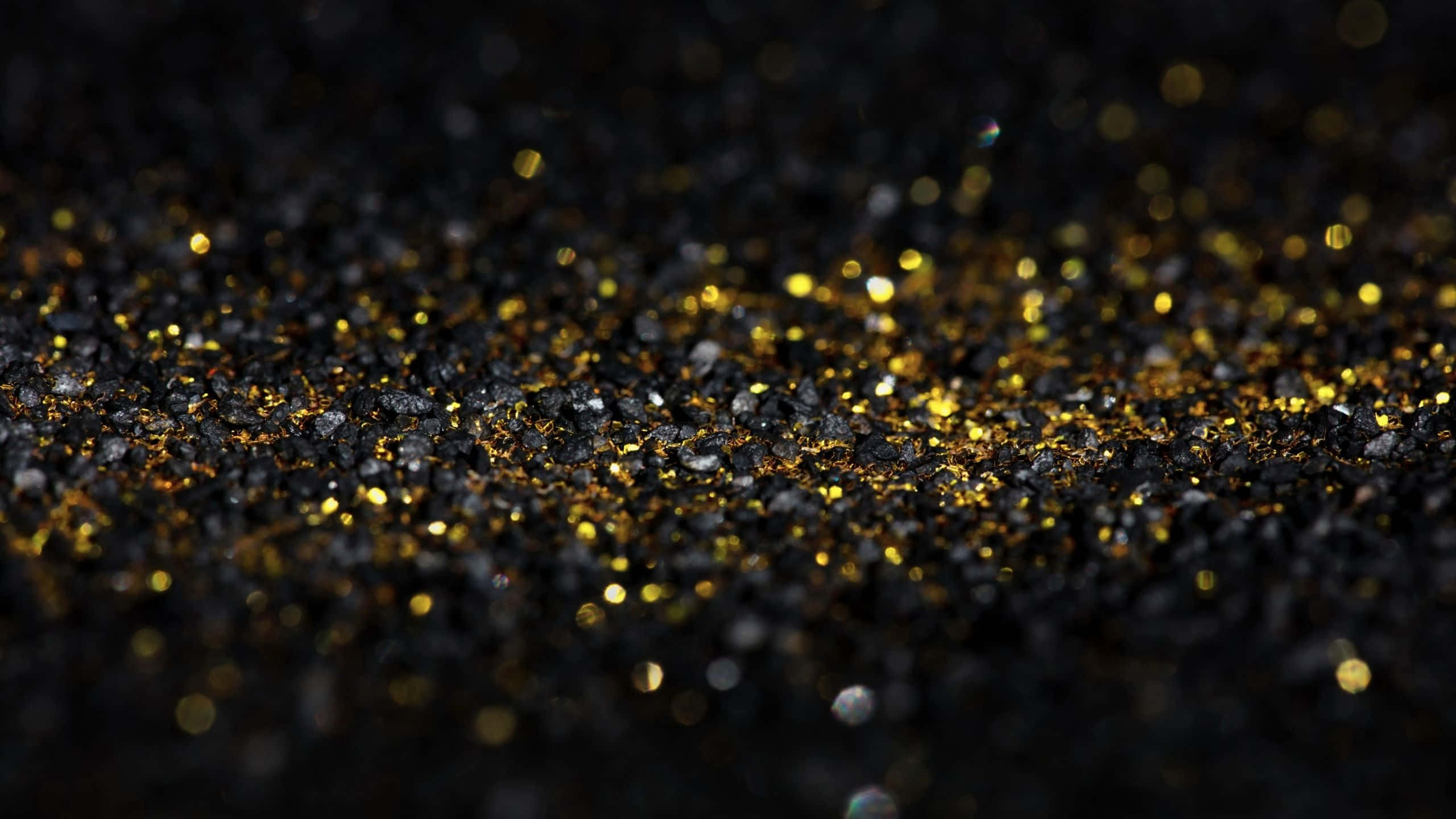 black and gold glitter, gold glitter particles, deep black textured surface, 2K Desktop Wallpaper
