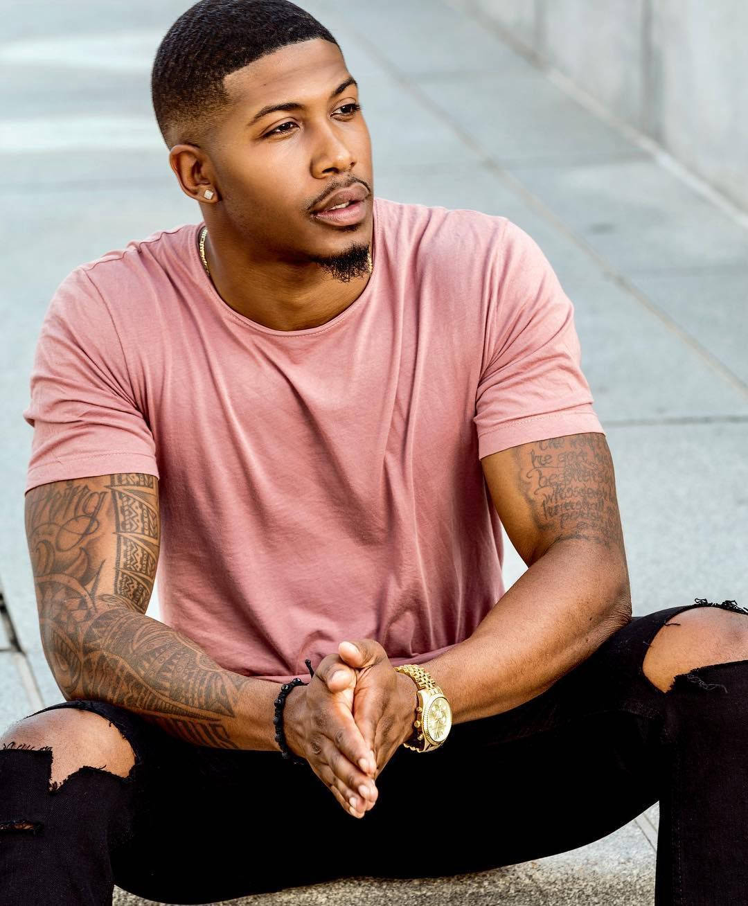 handsome black man, salmon shirt, pink tee, HD Phone Wallpaper