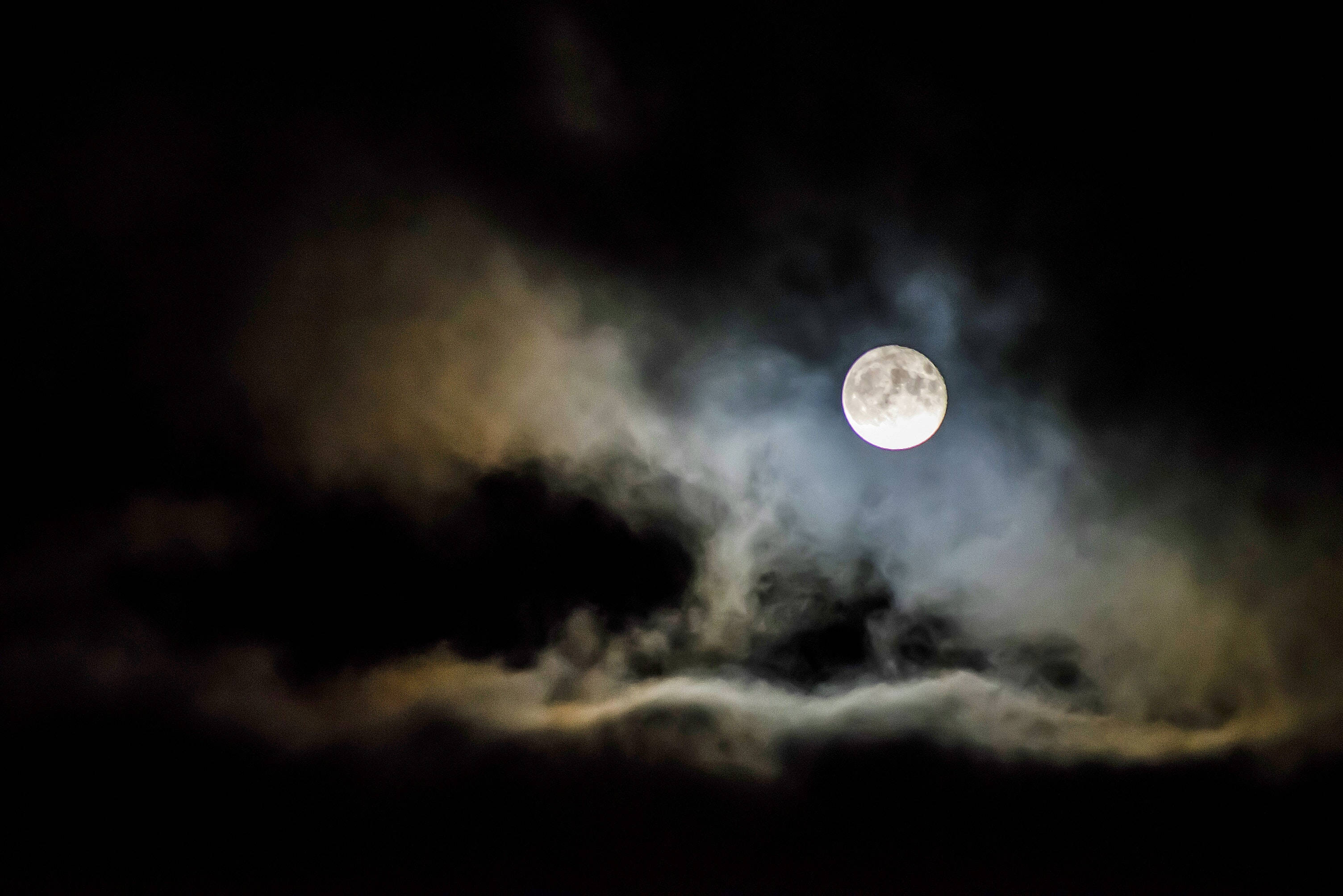 full moon, swirling dark clouds, moody night sky, 2K Desktop Wallpaper