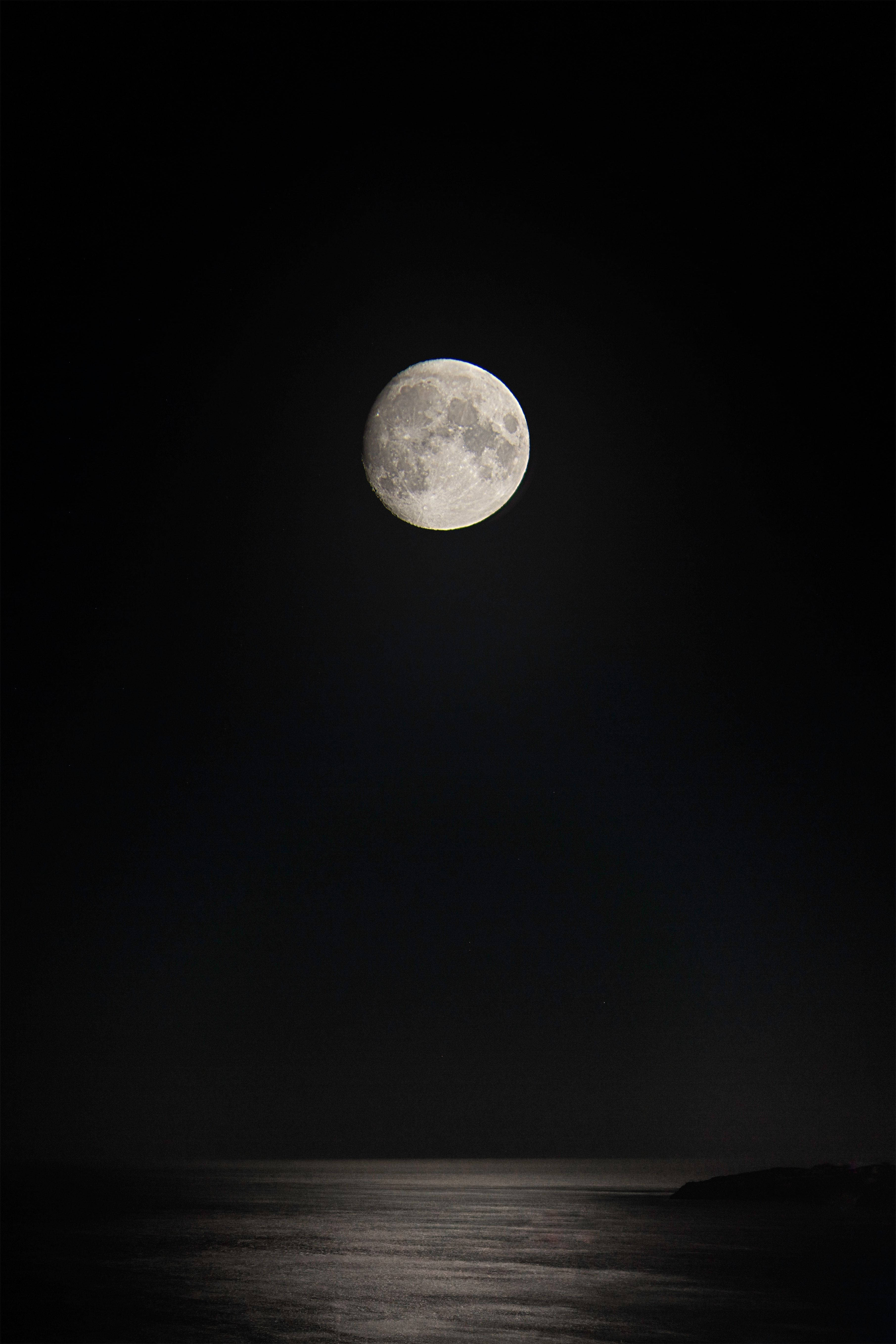 full moon, calm ocean, deep black night sky, 5K Phone Wallpaper