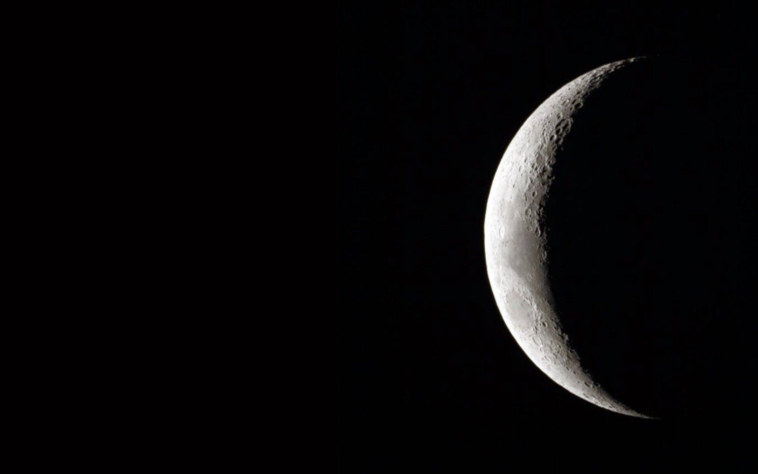 crescent moon, pitch-black sky, craters, 2K Desktop Wallpaper