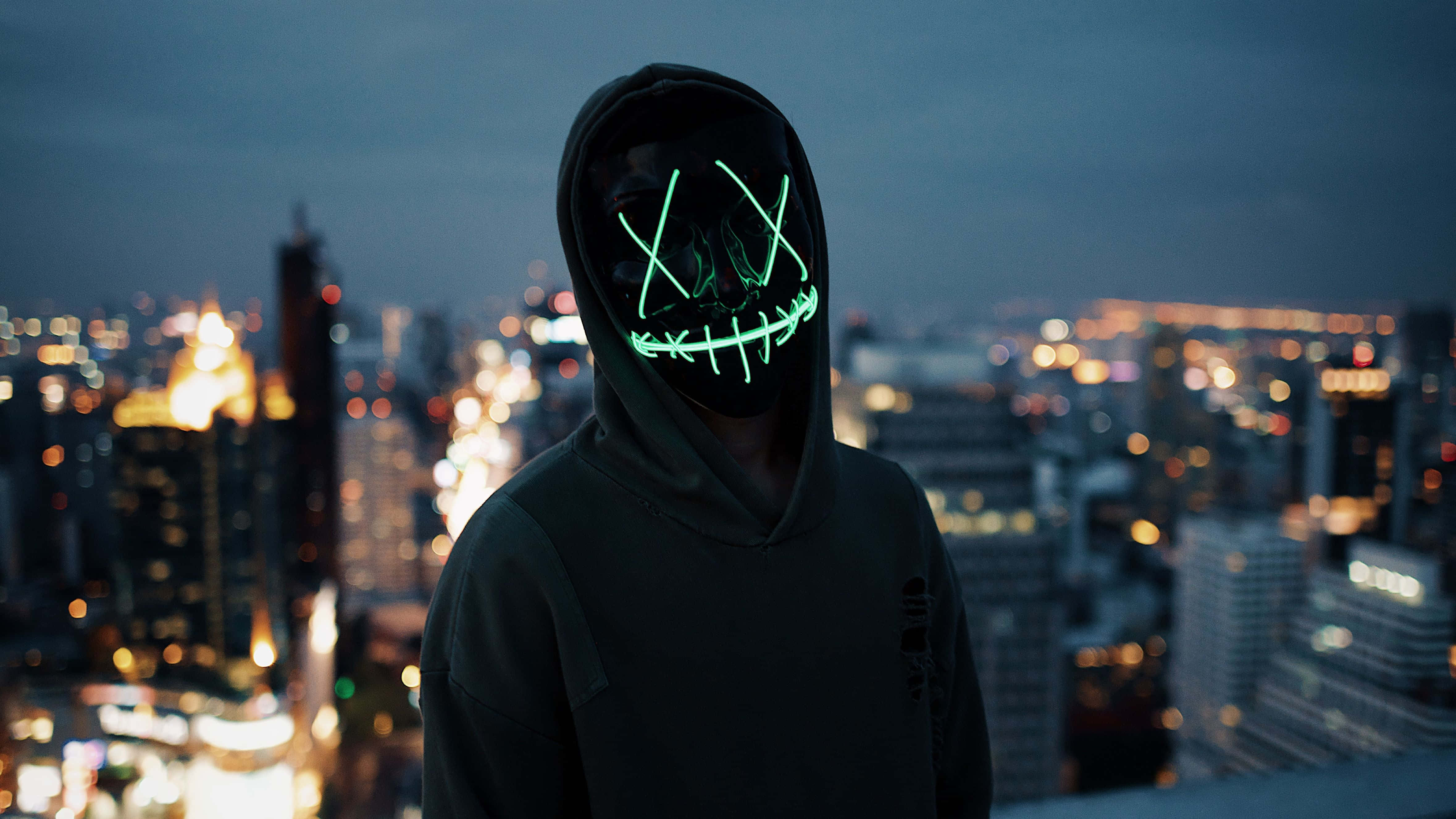 neon mask, glowing green LED mask, cityscape at night, 4K Desktop Wallpaper