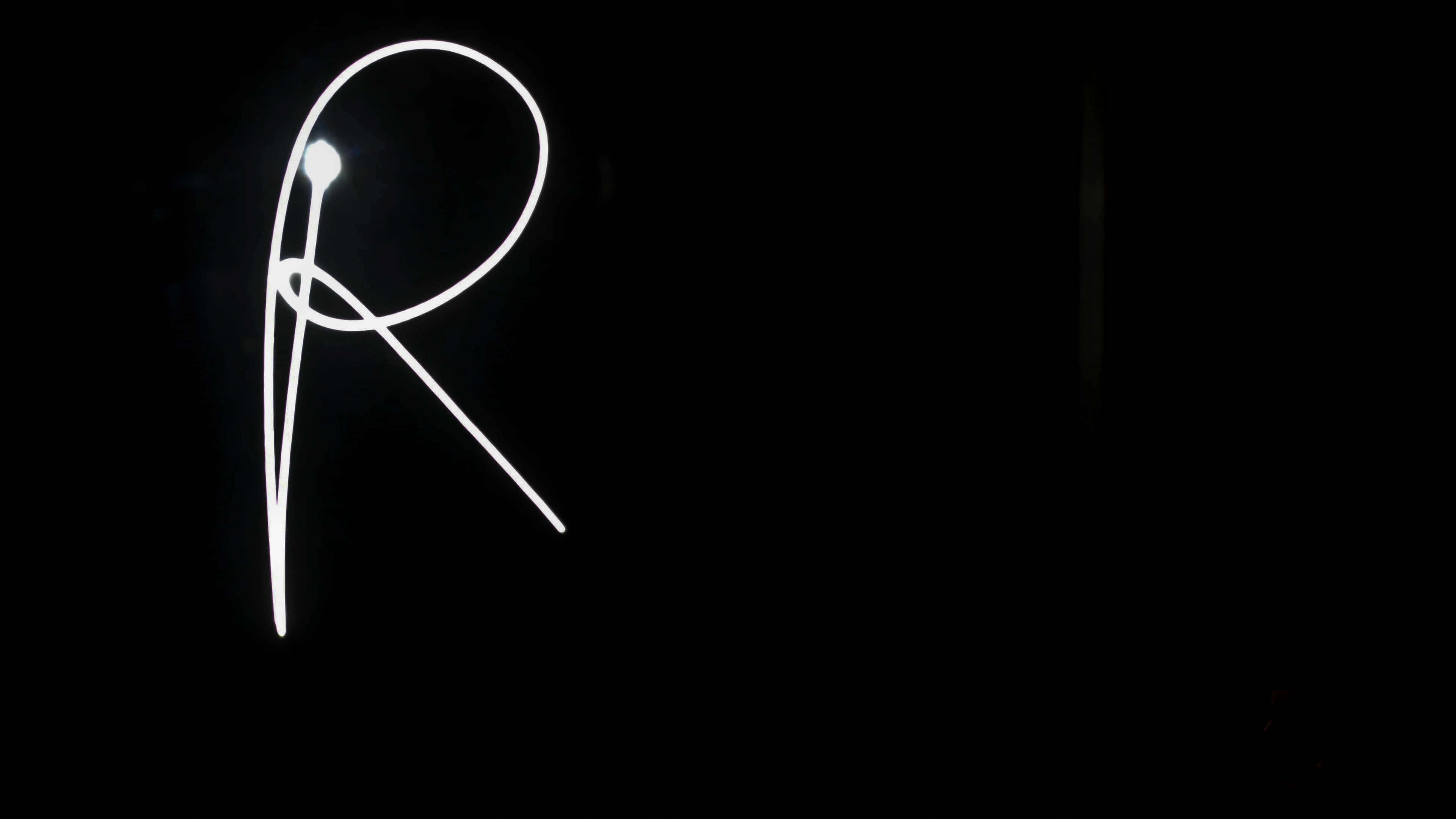 neon letter R, glowing white neon, pitch black background, 4K Desktop Wallpaper
