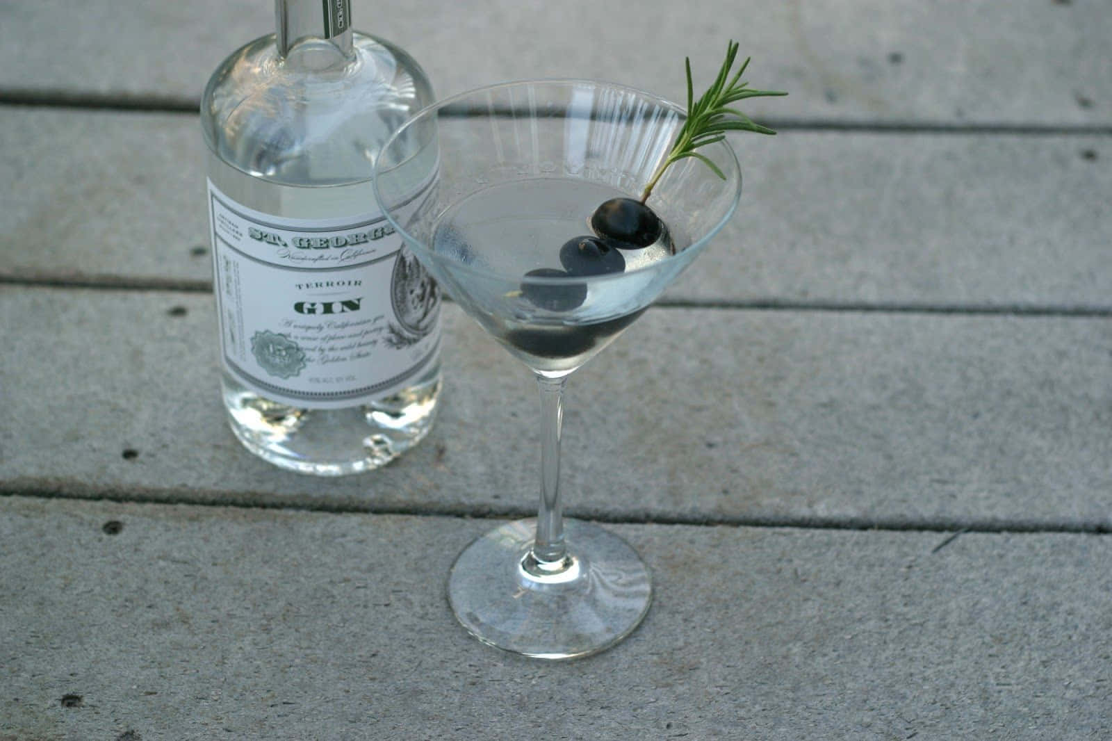 black olives, gin bottle, martini glass, HD Desktop Wallpaper