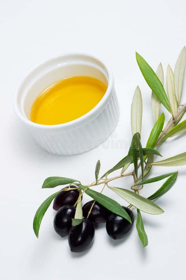black olives, golden olive oil, dark olives, SD Phone Wallpaper