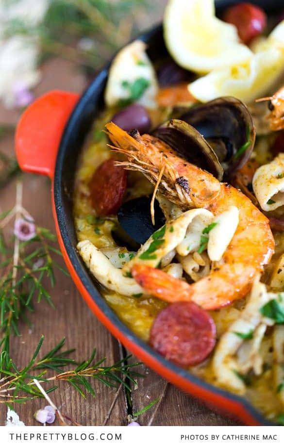 black olives, red cast iron skillet, shrimp, SD Phone Wallpaper