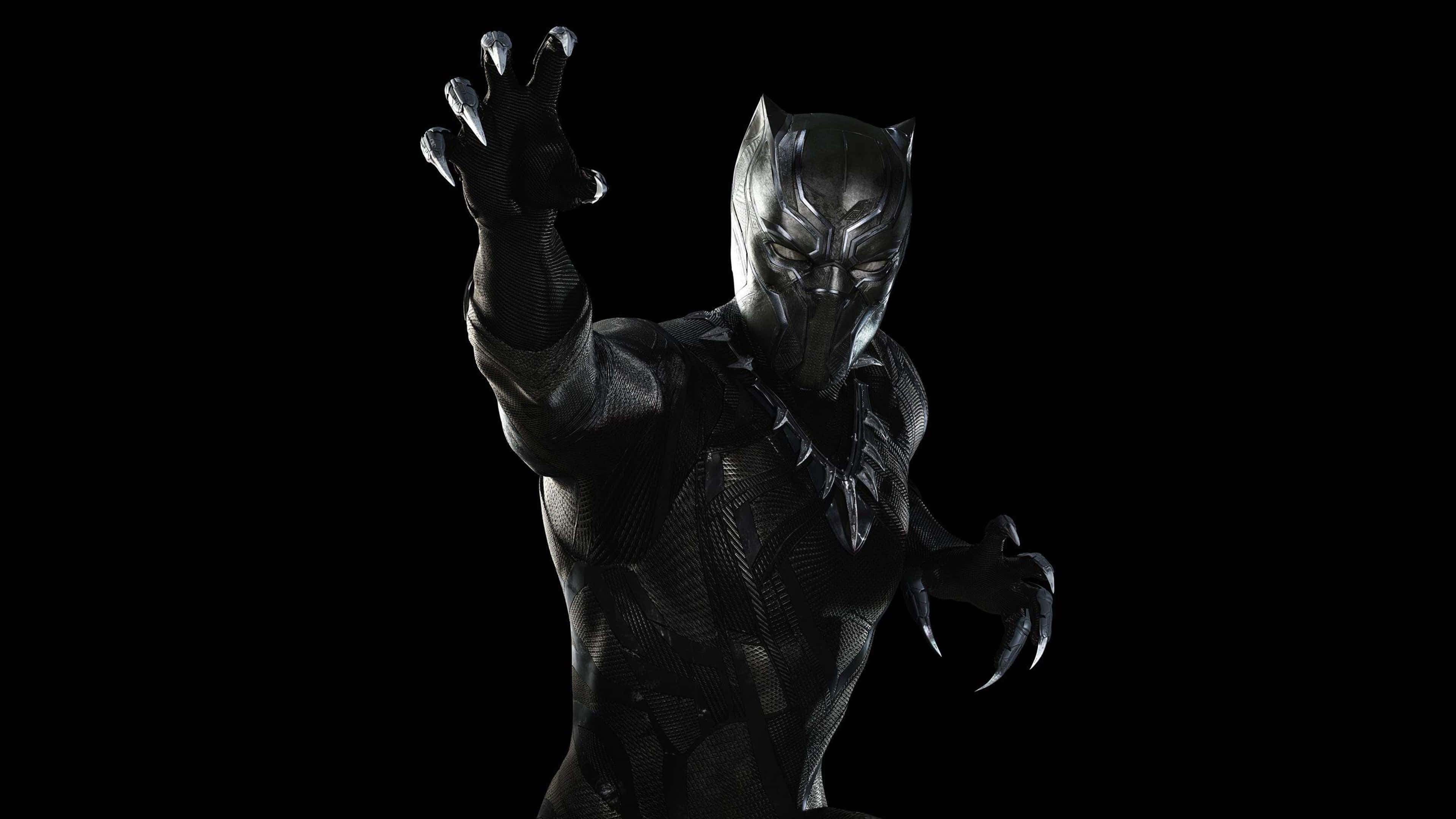 Black Panther, sleek black suit, claws extended, 4K Desktop Wallpaper
