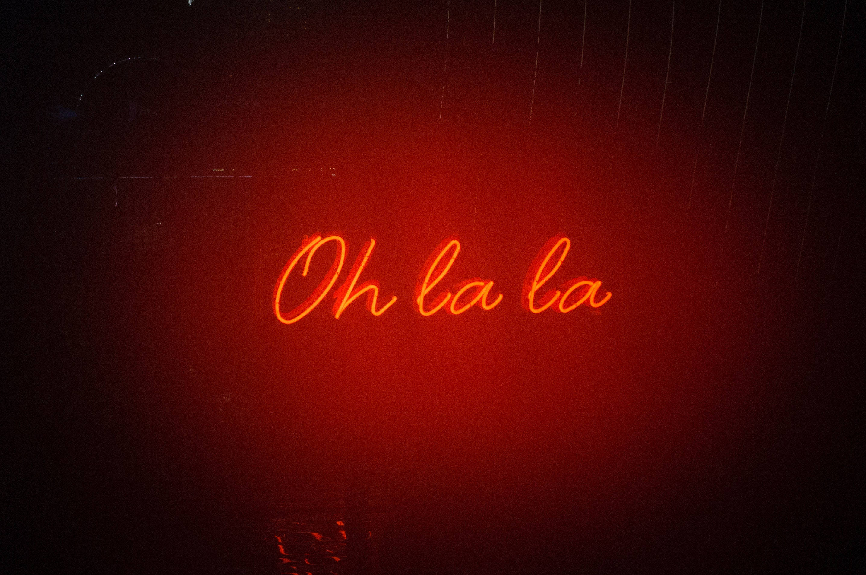 Black Red 4K Neon Sign, Oh la la, red neon sign, 2K Desktop Wallpaper