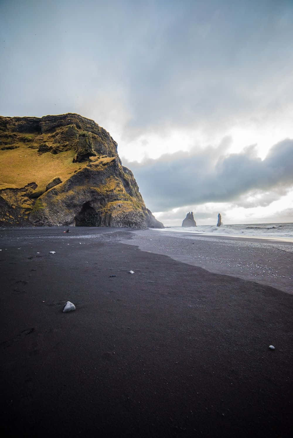 Black Sand Beach, cloudy sky, rugged cliffs, HD Phone Wallpaper