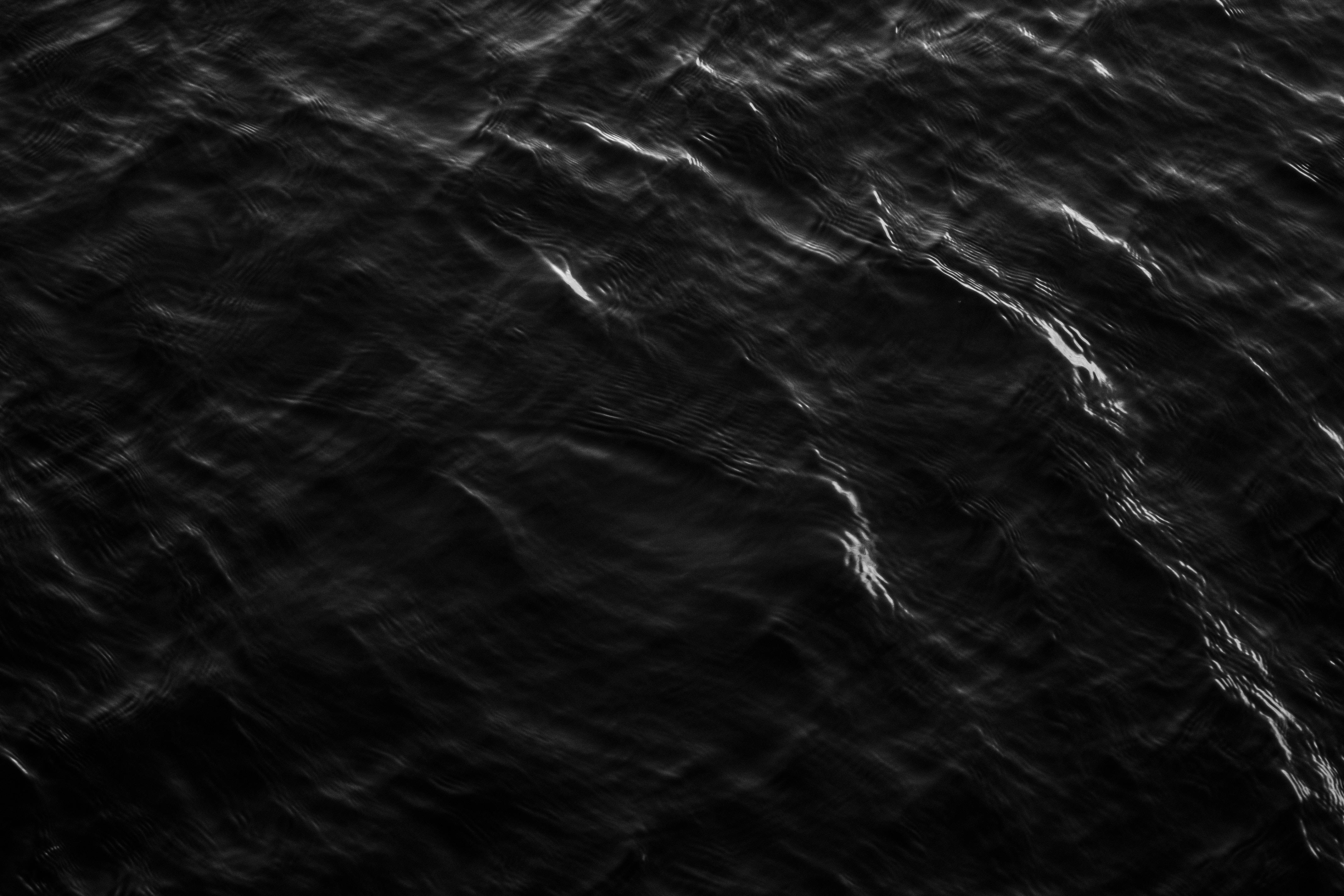 Sea Waves Black Screen 4K, Dark rippling water surface, subtle white highlights, 4K Desktop Wallpaper