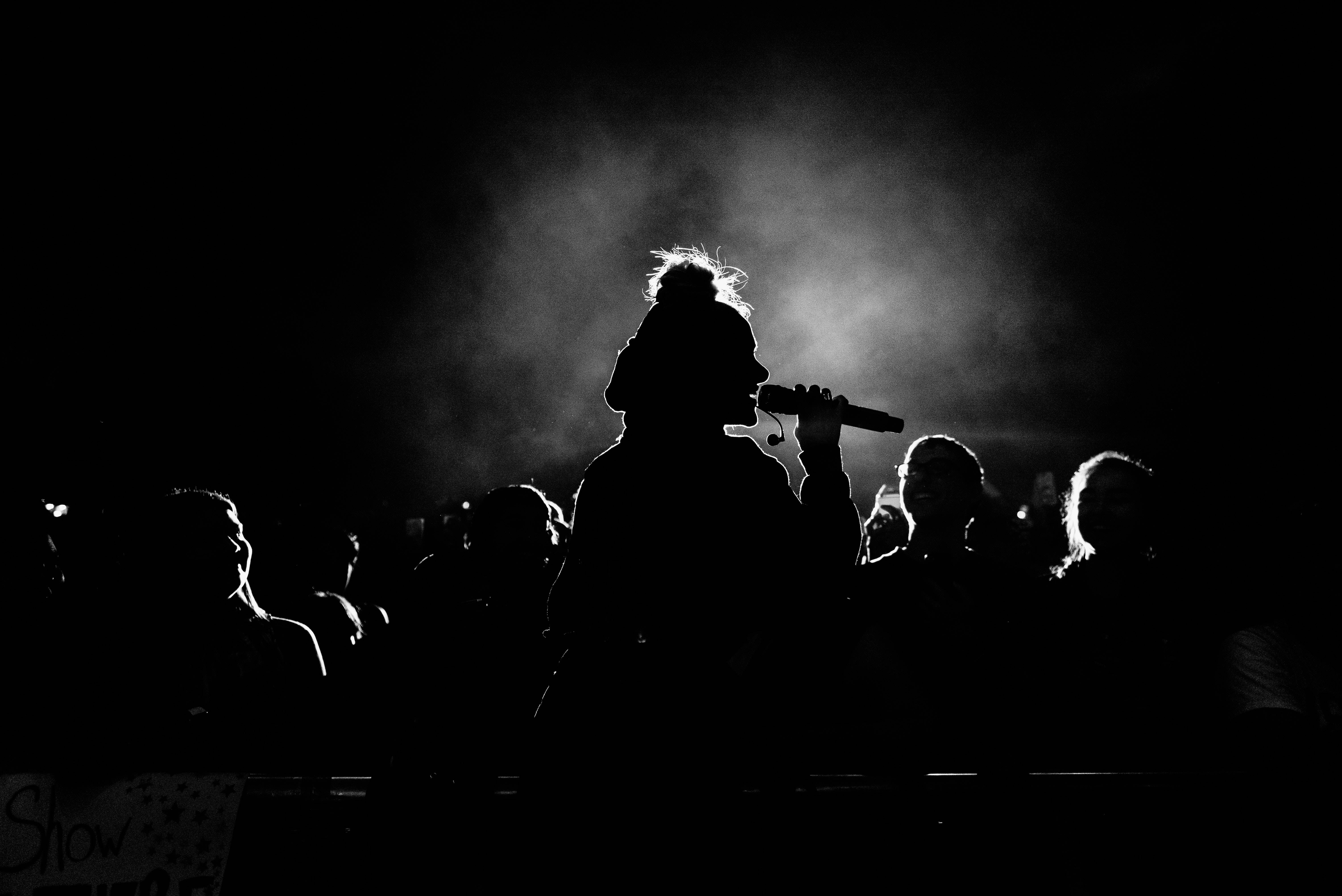 Silhouette In Concert Black Screen 4K, singer, mic, 5K Desktop Wallpaper