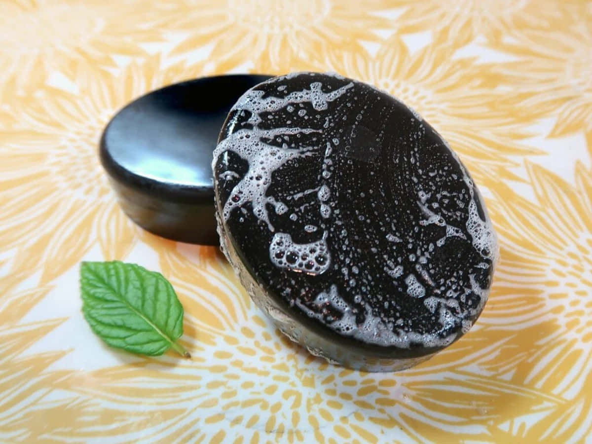 Black Soap, white lather, mint leaf, SD Desktop Wallpaper