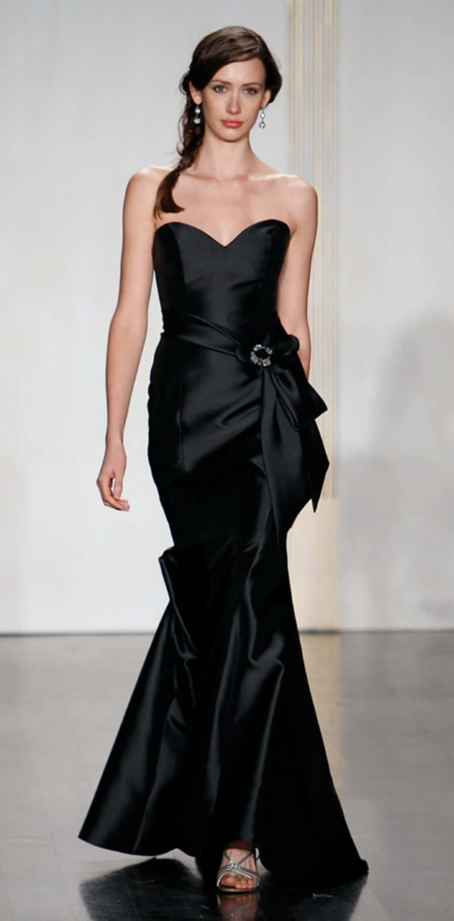 black tie dress, sleek black satin mermaid gown, draped bow at the waist, HD Phone Wallpaper