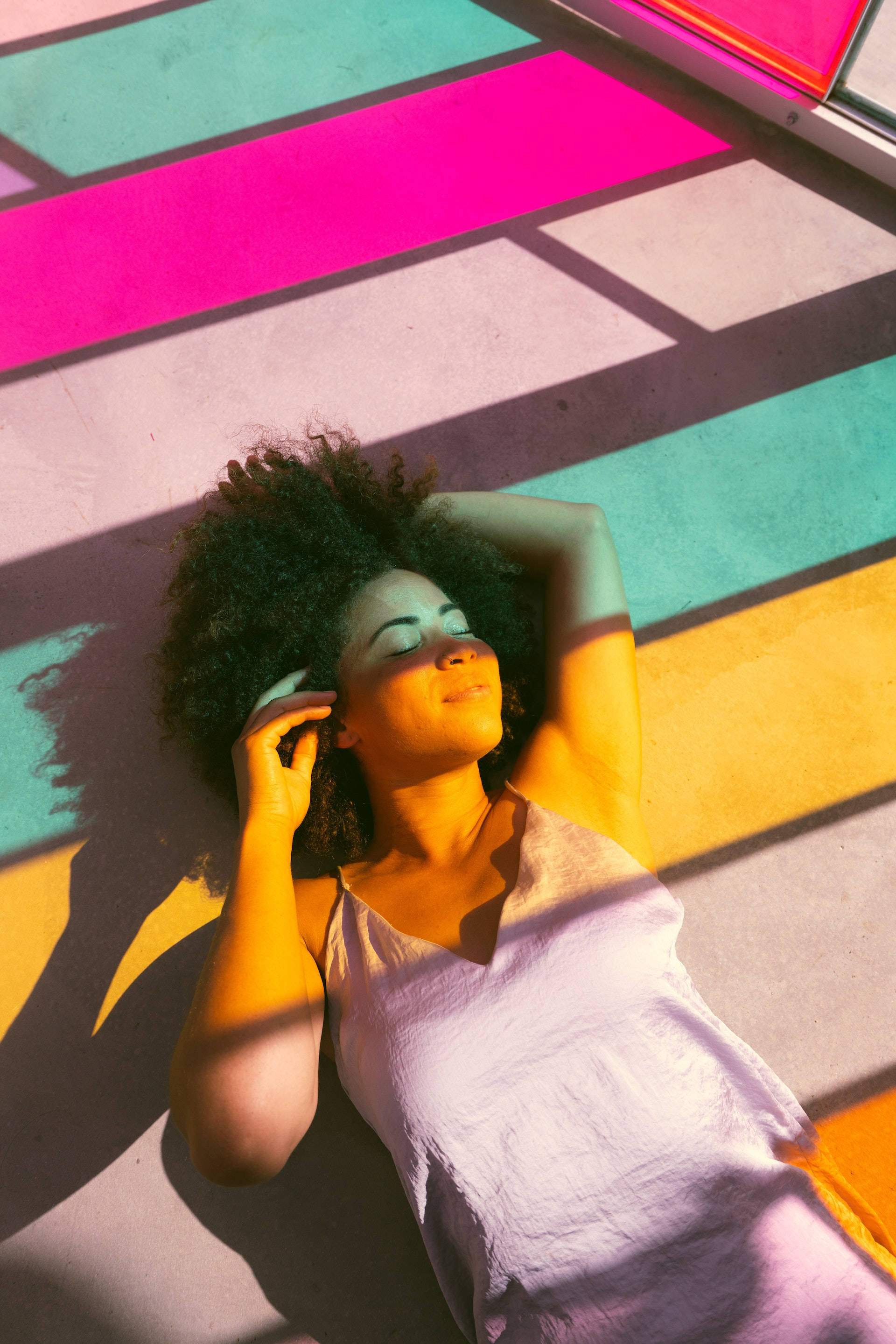 Black Woman, pastel dress, curly hair, 2K Phone Wallpaper