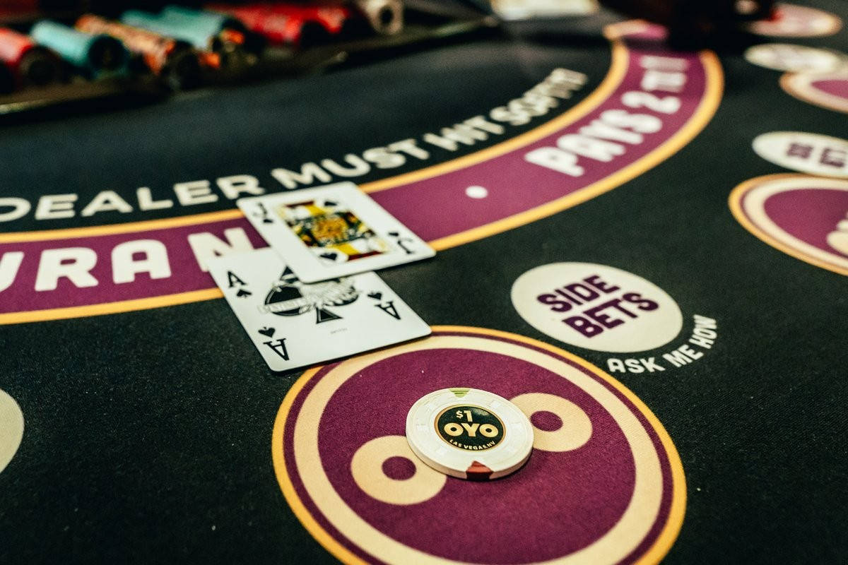 blackjack table, aces, $1 chip, SD Desktop Wallpaper