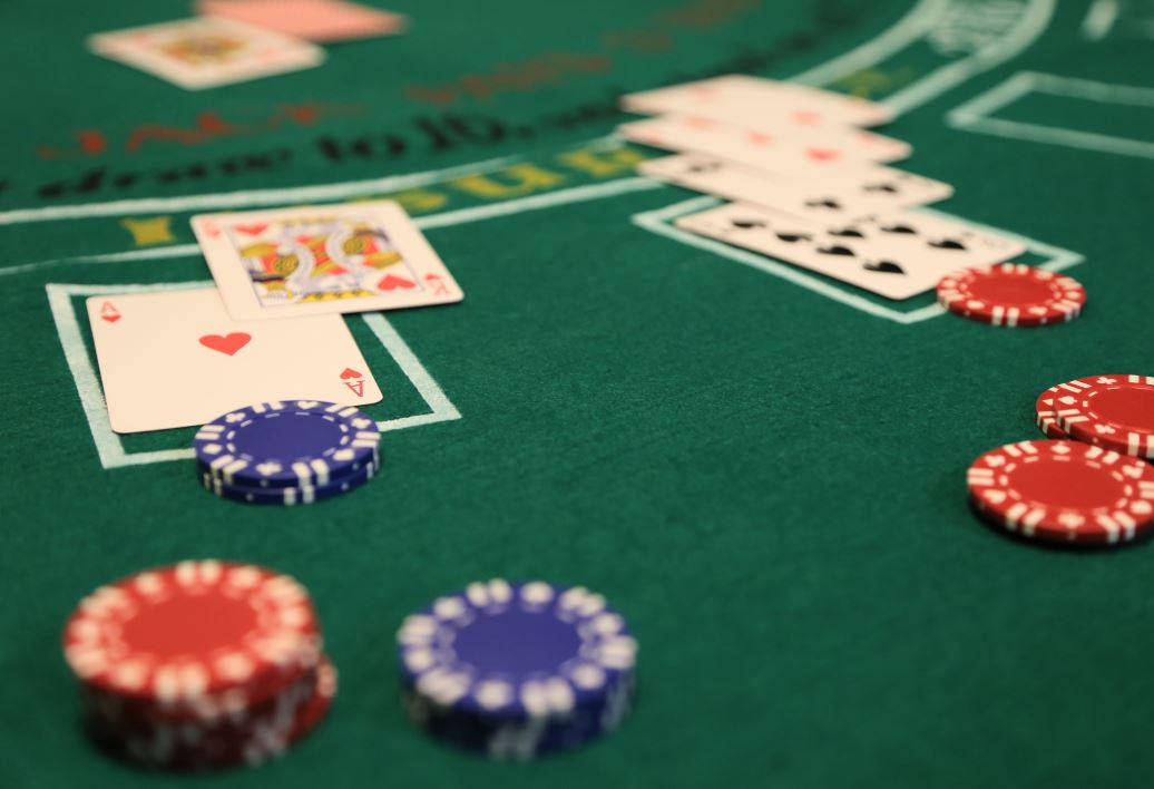 red blue chips, blackjack, green casino table, SD Desktop Wallpaper