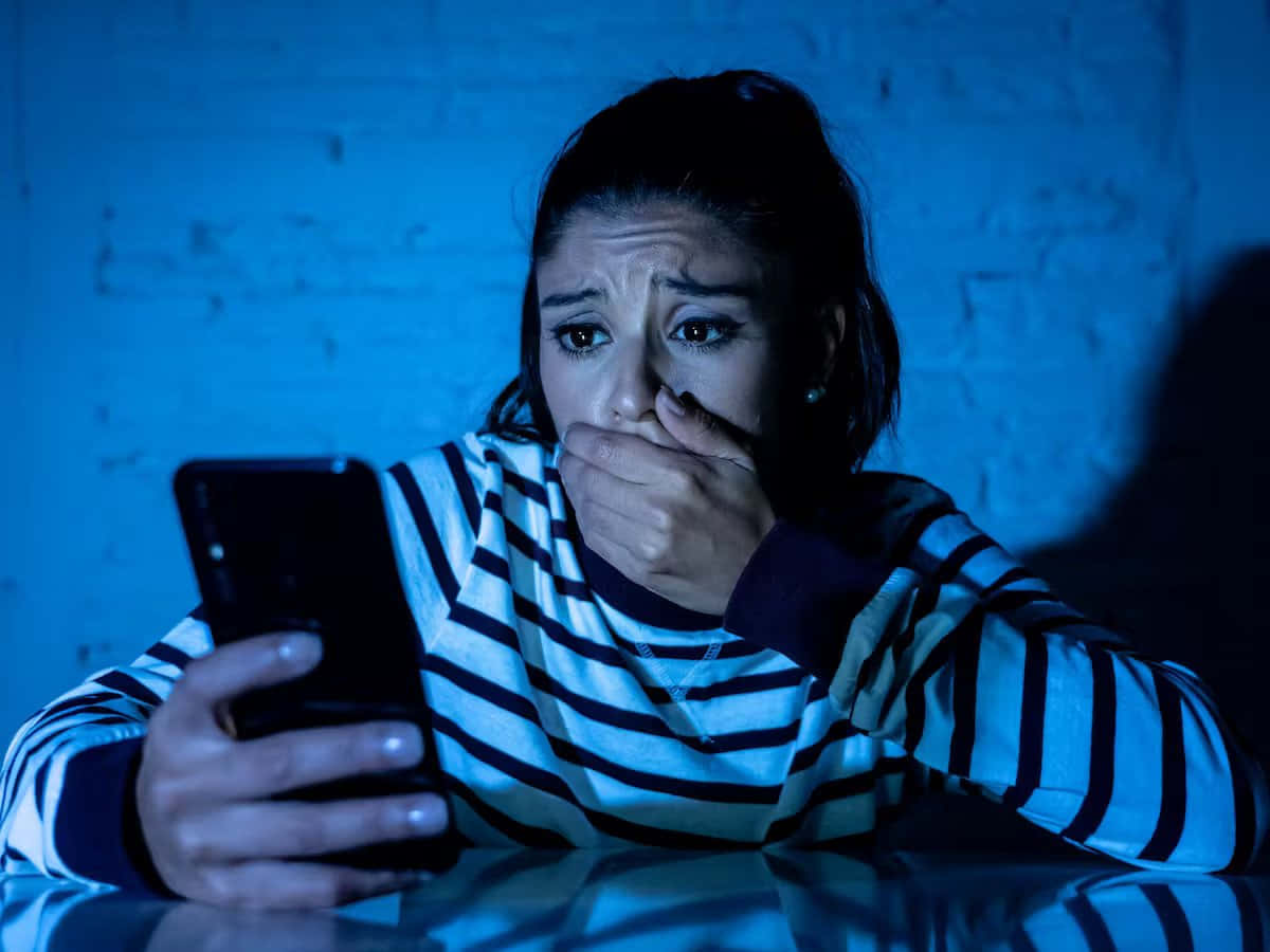 Blackmail, striped shirt, blue light, SD Desktop Wallpaper