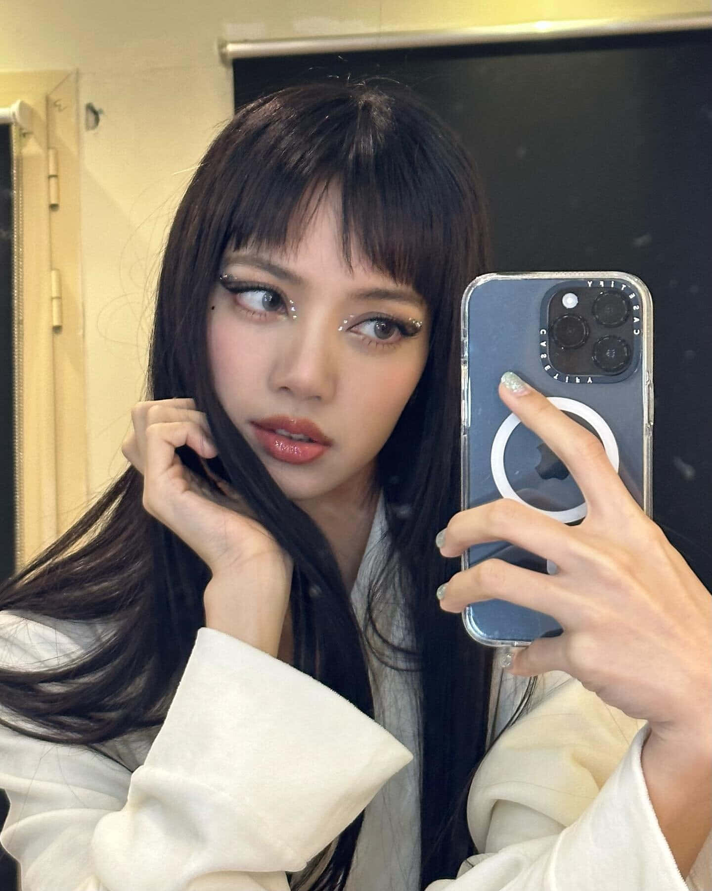 Blackpink Lisa, mirror selfie, smartphone, HD Phone Wallpaper