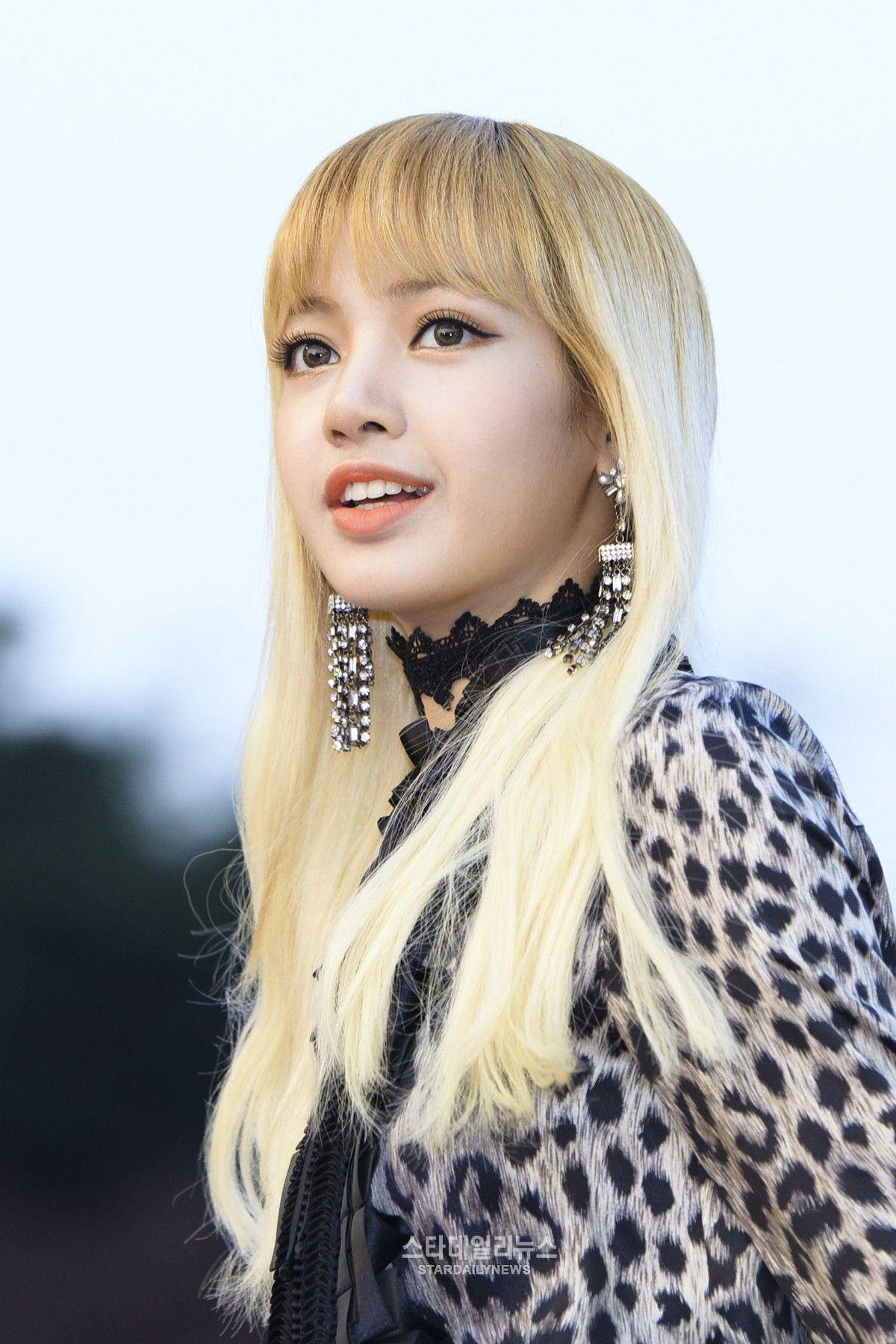 Blackpink Lisa, leopard print top, sparkling chandelier earrings, HD Phone Wallpaper