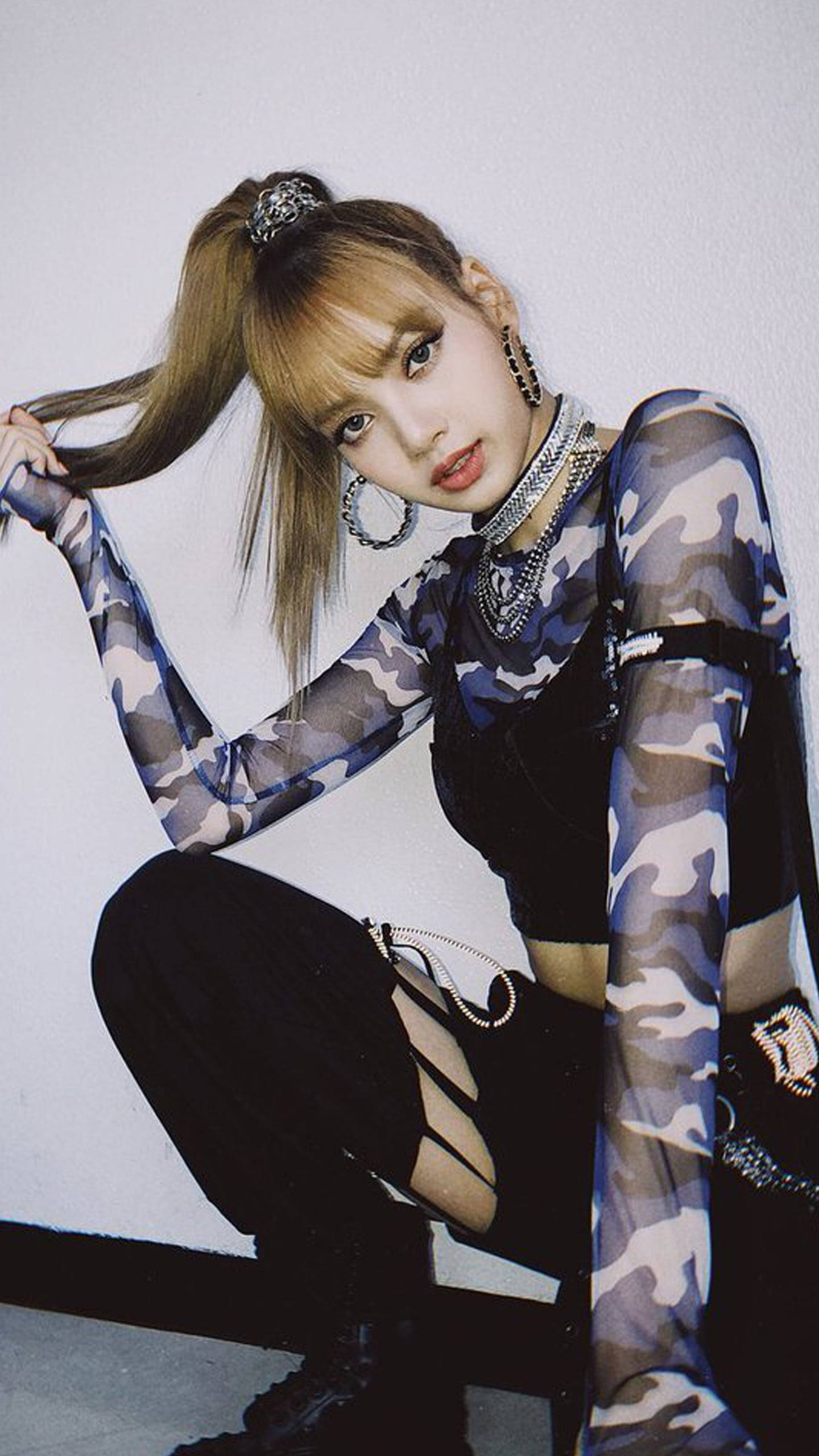 2018 SBS Inkgayo, Lisa Blackpink, camouflage mesh top, 2K Phone Wallpaper