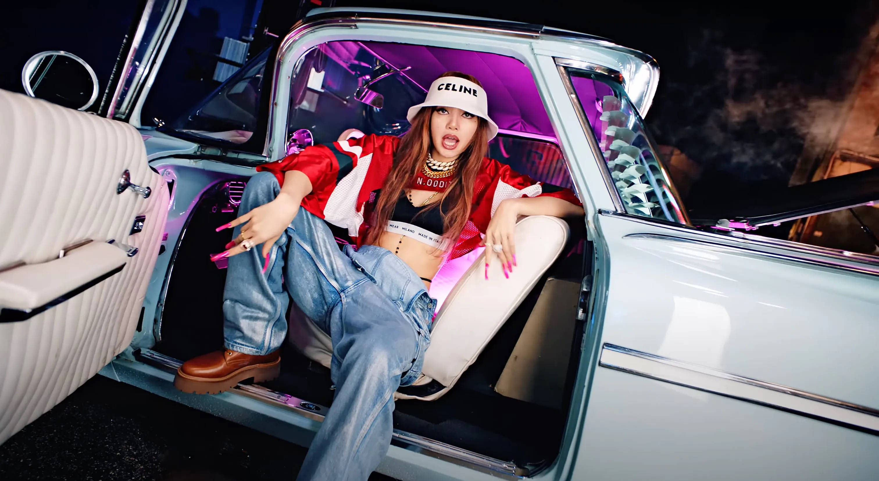 Lisa, vintage car, neon lights, 2K Desktop Wallpaper