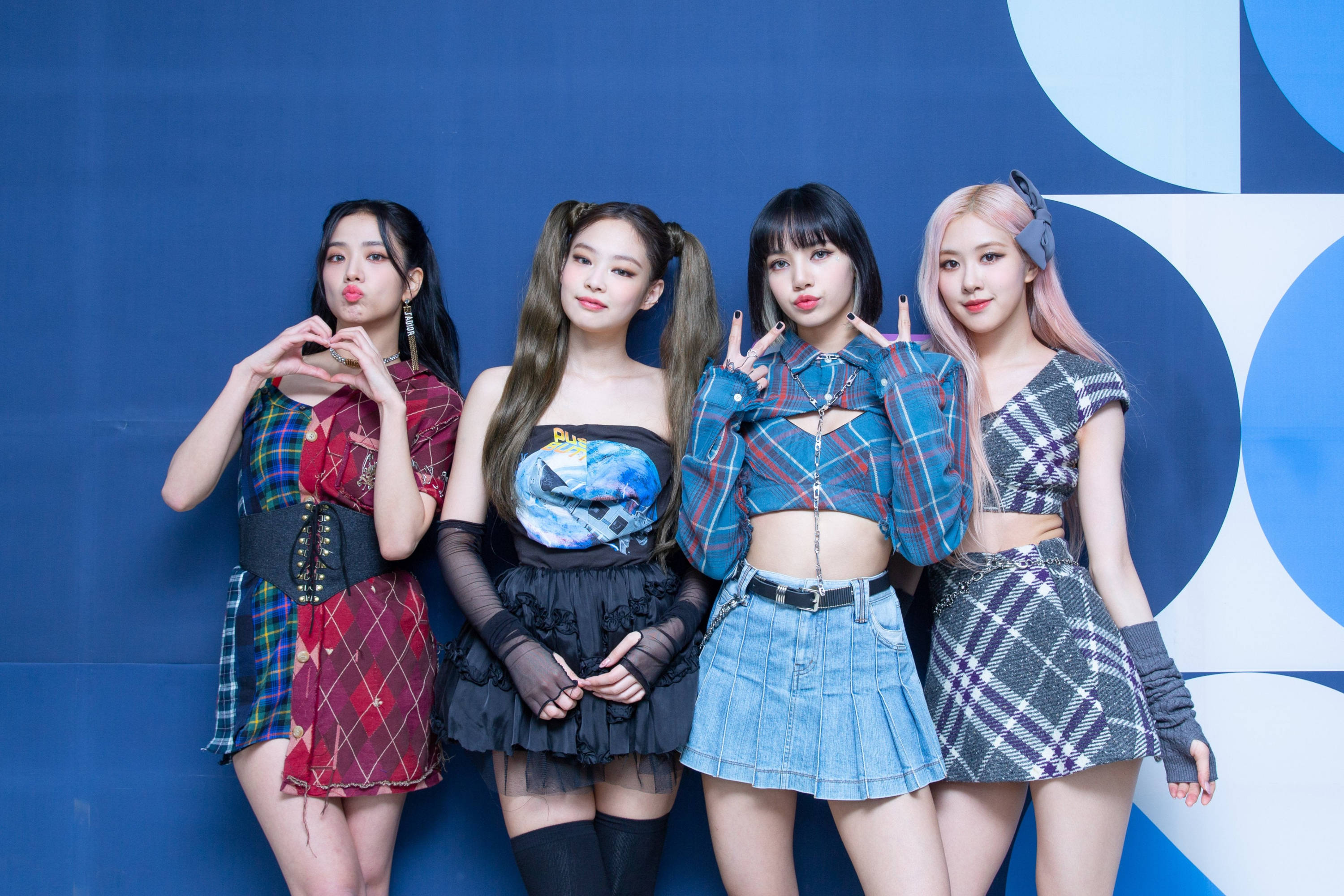 Blackpink, plaid outfits, bold blue geometric wall, 2K Desktop Wallpaper