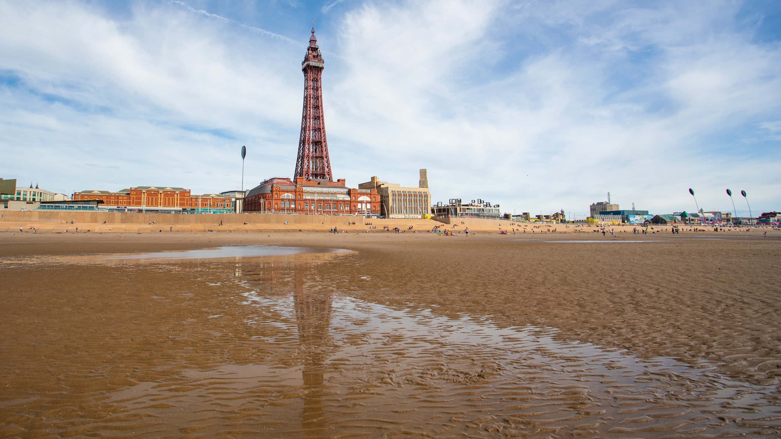 Blackpool Tower, red Blackpool Tower, sandy beach, 2K Desktop Wallpaper