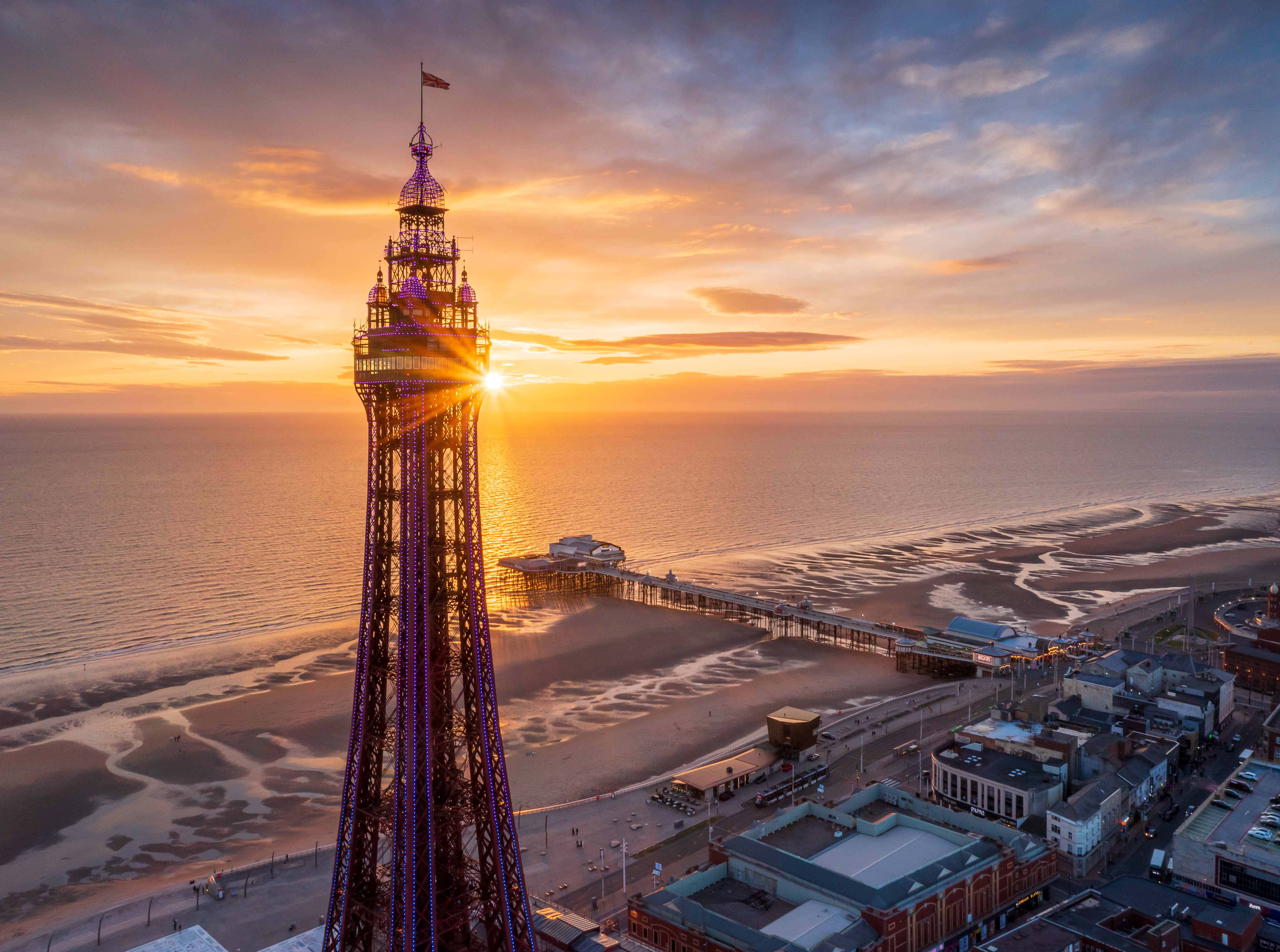 Blackpool Tower, beach, sunset, 5K Desktop Wallpaper