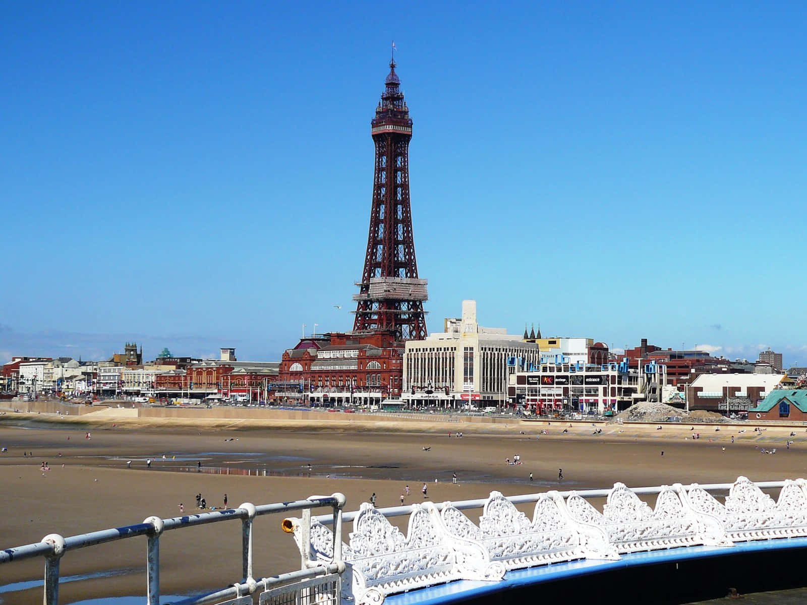 Blackpool Tower, clear blue sky, bustling beach, HD Desktop Wallpaper