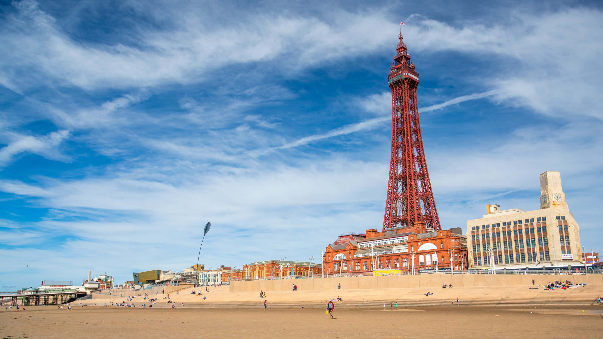 Blackpool Tower, beach, bright blue sky, 2K Desktop Wallpaper