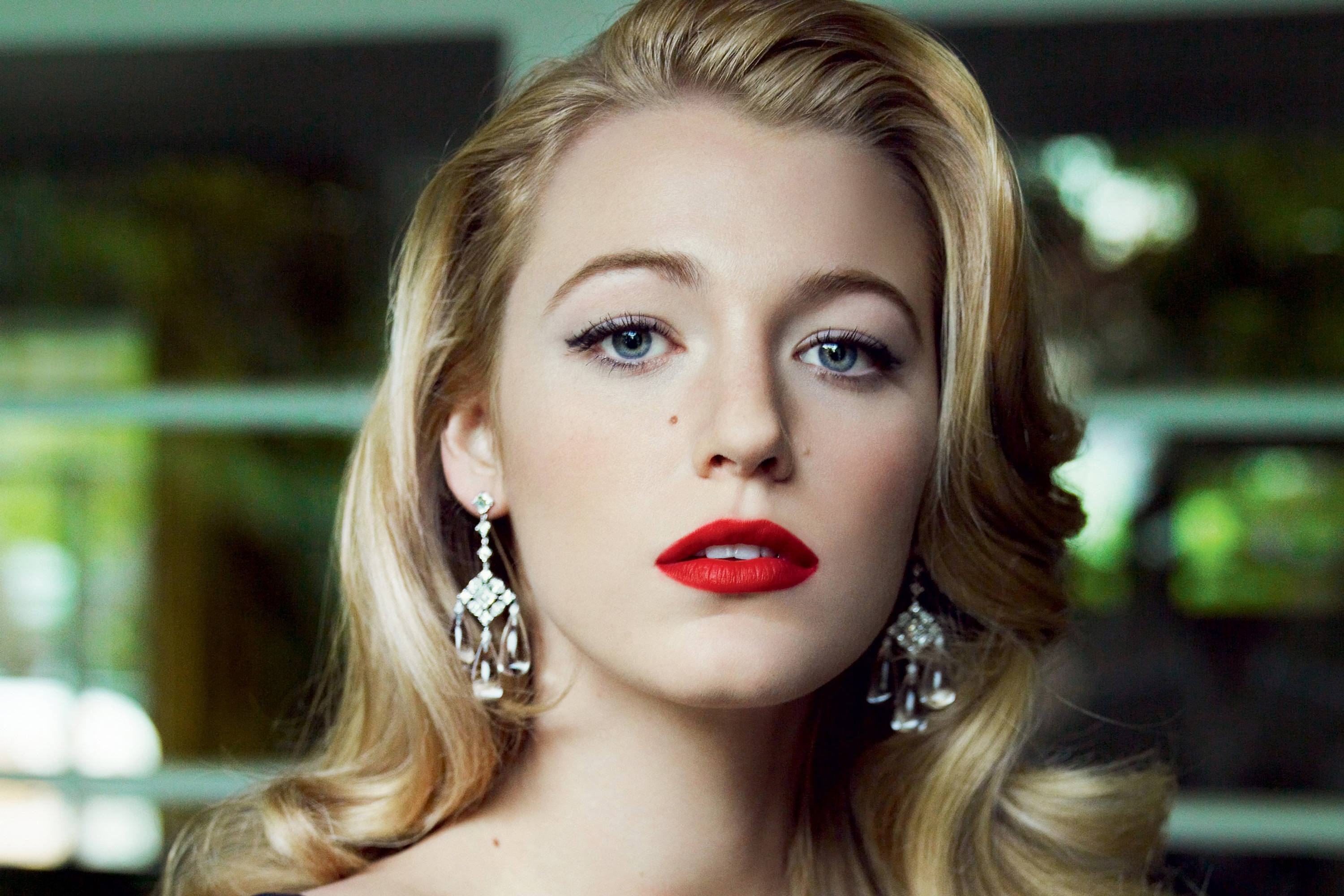 Blake Lively, cherry red lips, sparkling chandelier earrings, 2K Desktop Wallpaper