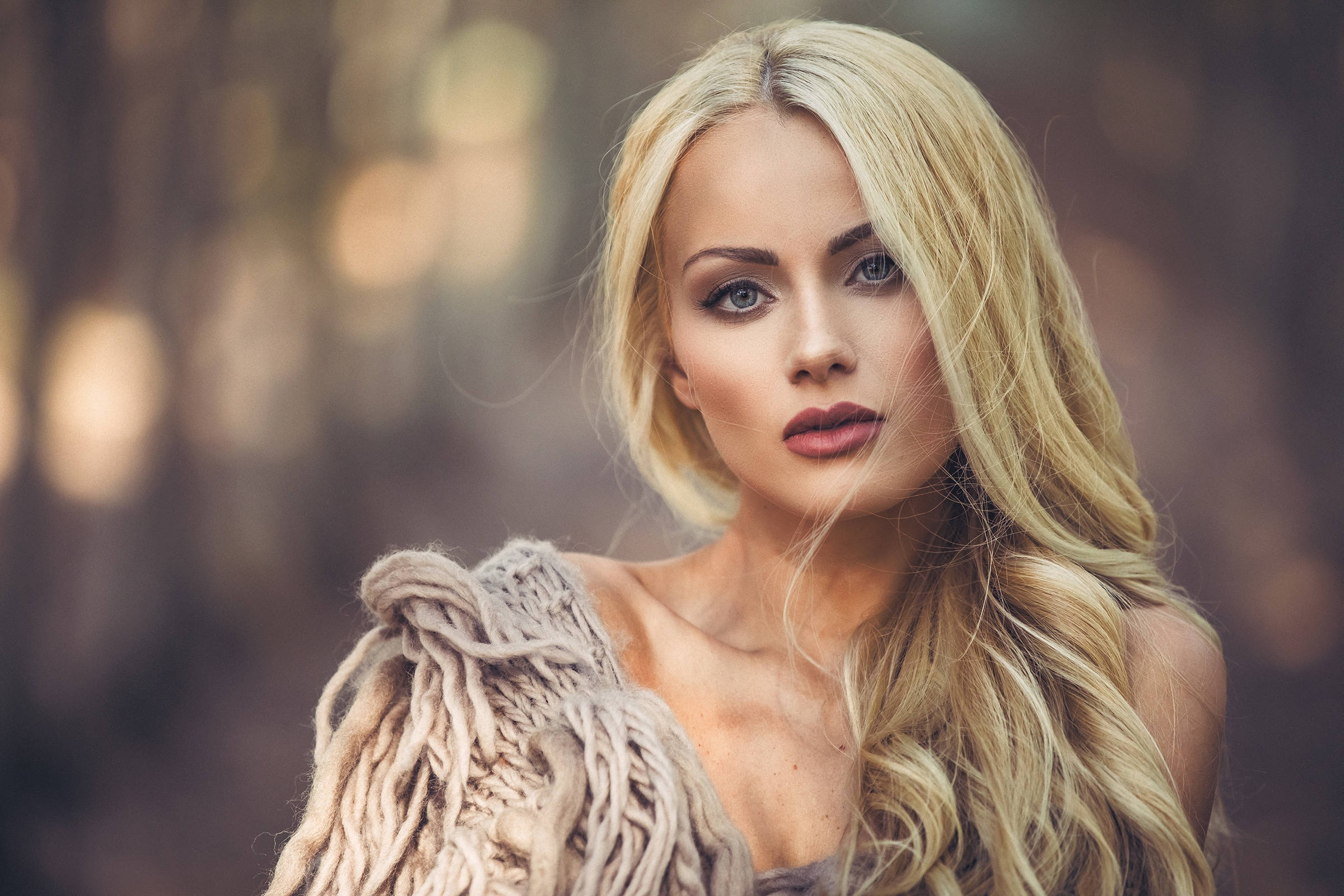 blonde female model, striking blue eyes, textured knit shawl, Full HD Desktop Wallpaper