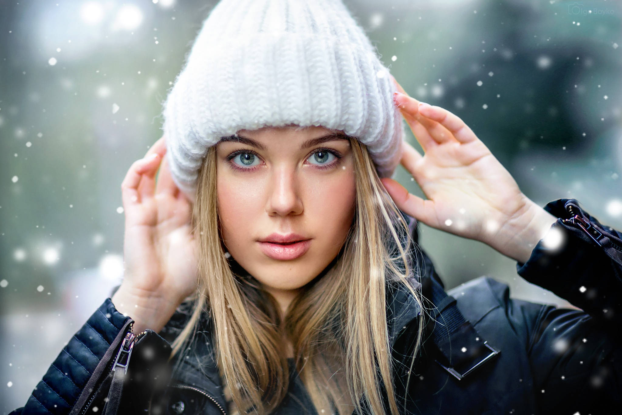 blonde female model, white knit beanie, black jacket, Full HD Desktop Wallpaper