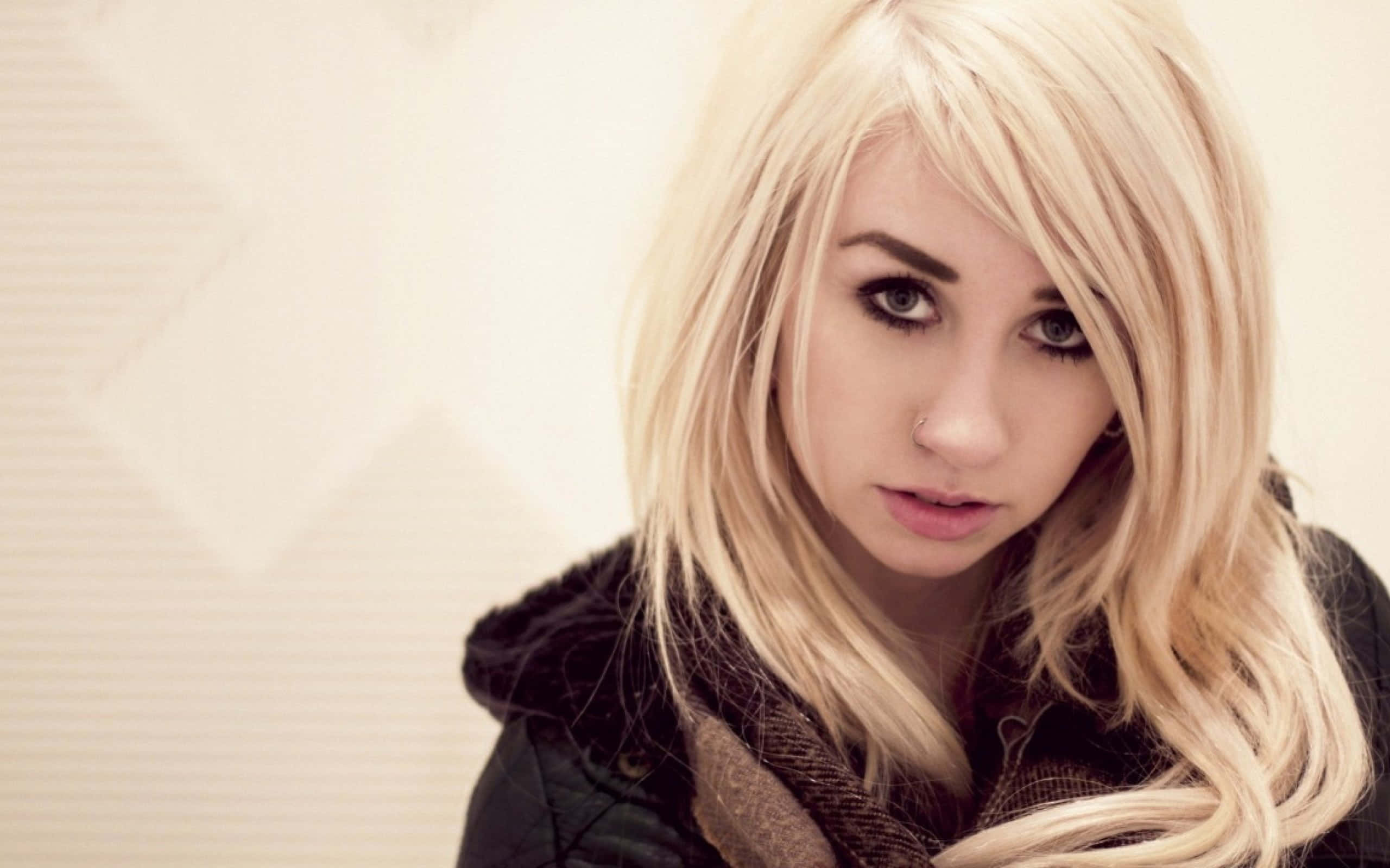 Amateur Blonde Model, blonde hair, nose ring, 2K Desktop Wallpaper