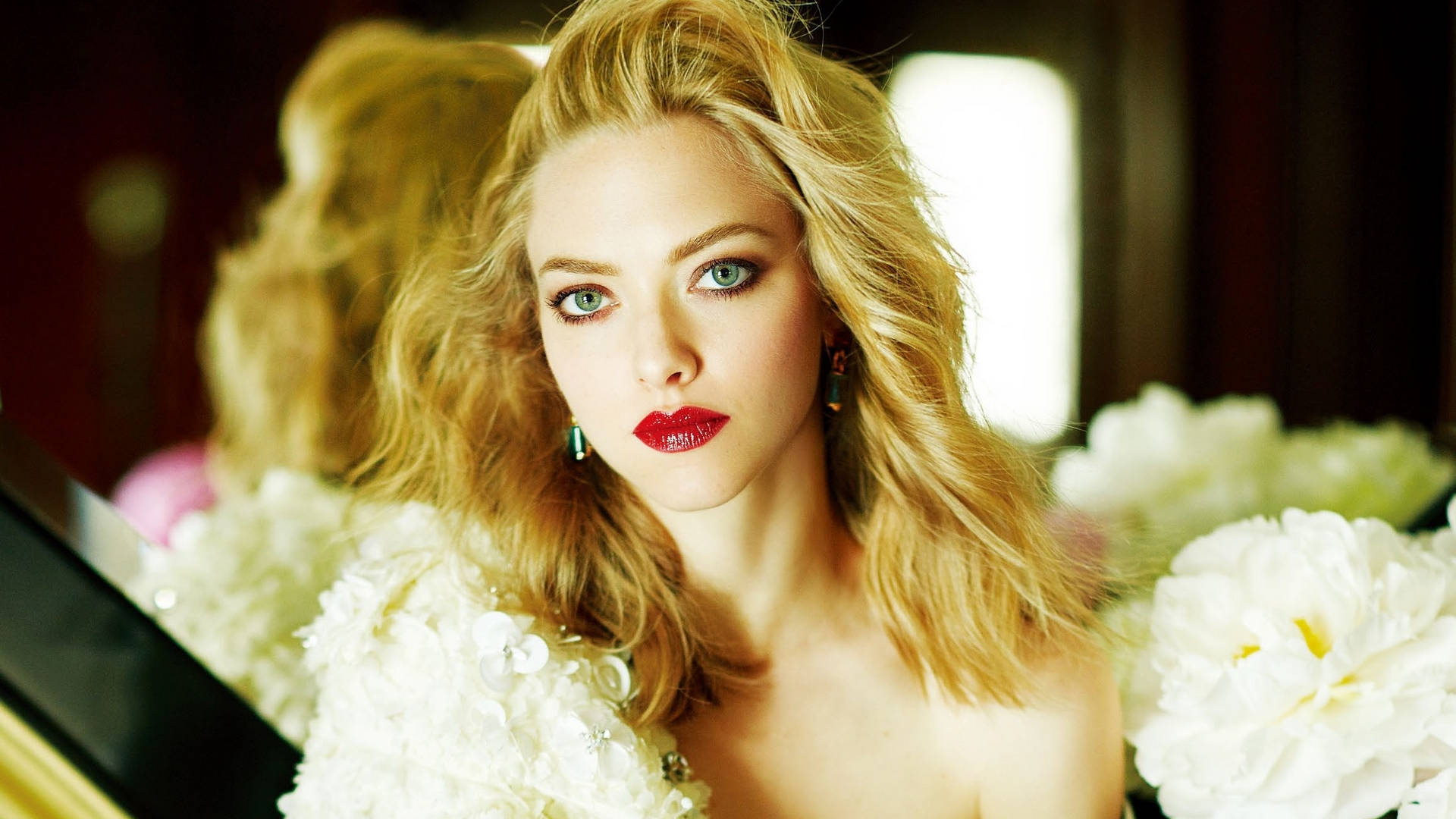 blonde woman, green eyes, bold red lips, Full HD Desktop Wallpaper