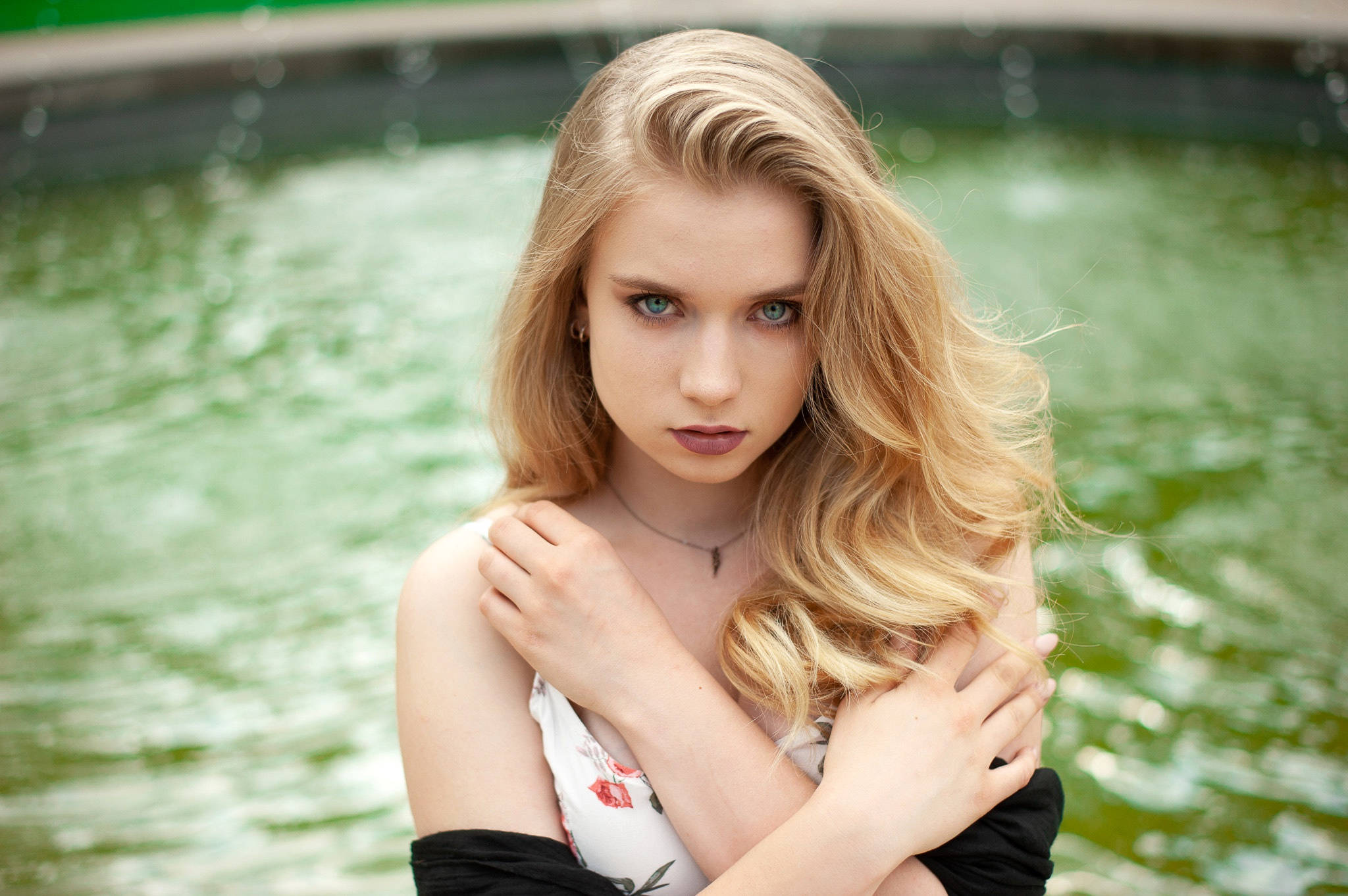 blonde woman, fountain, green water feature, Full HD Desktop Wallpaper