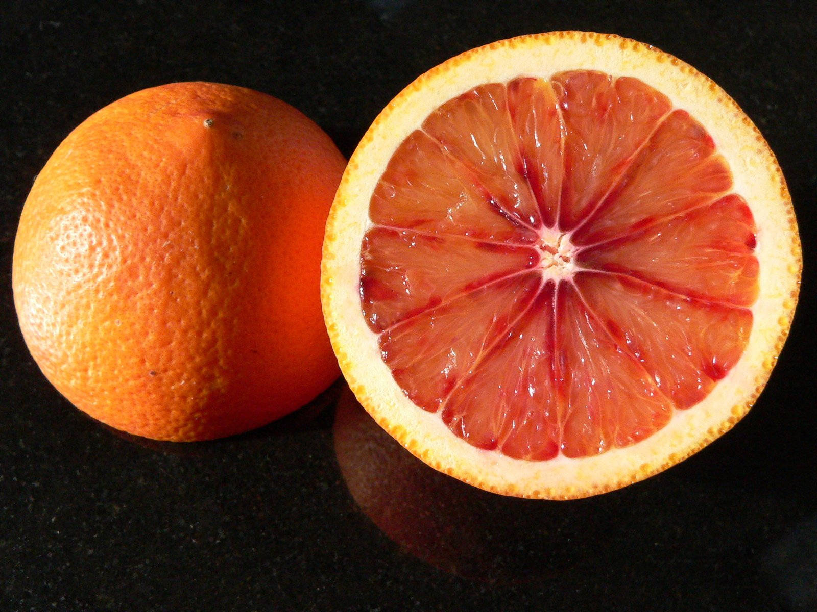 Blood Orange, dark countertop, deep red pulp, HD Desktop Wallpaper