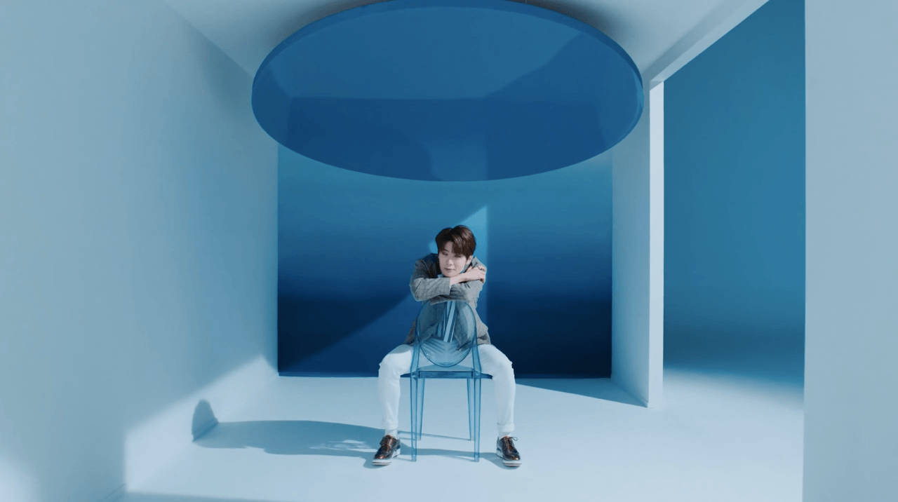 blue aesthetic desktop, transparent chair, minimalist blue room, HD Desktop Wallpaper