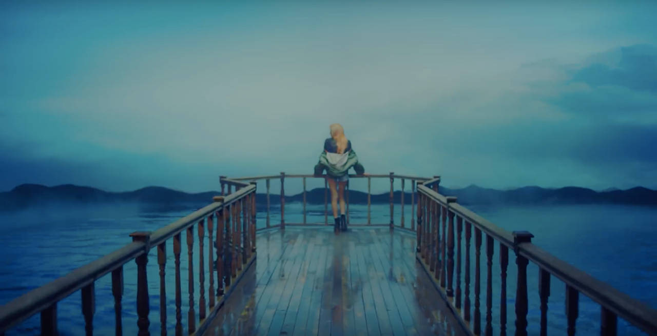 blue aesthetic tumblr laptop, blonde hair, wooden pier, HD Desktop Wallpaper