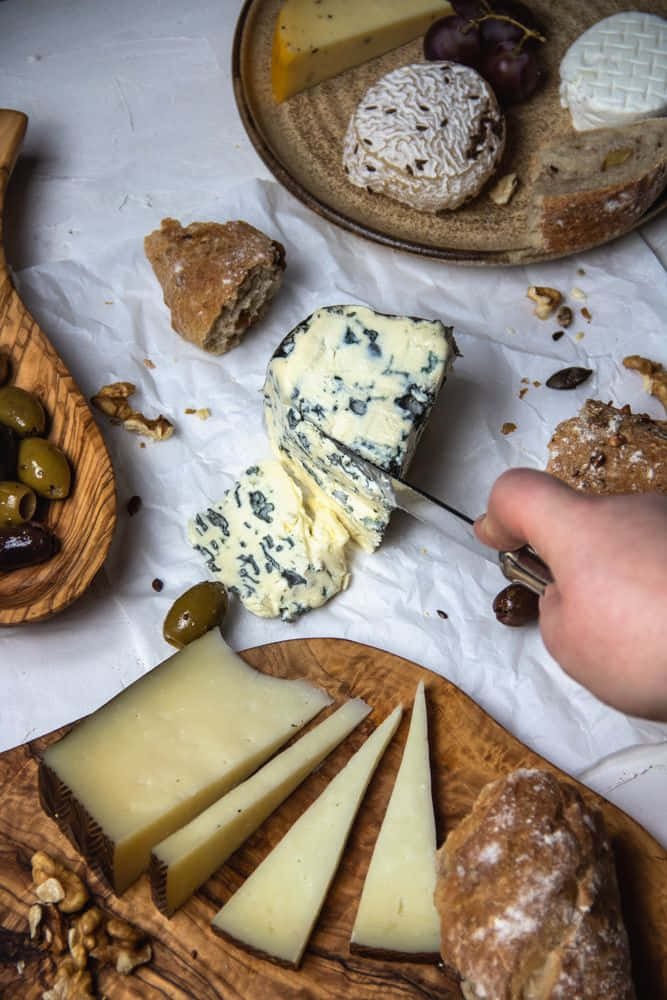 Blue Cheese, creamy blue cheese, wooden board, SD Phone Wallpaper