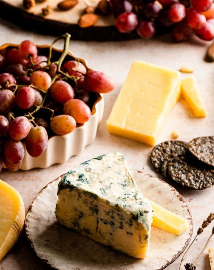 blue cheese, blue cheese grapes, crackers, SD Phone Wallpaper