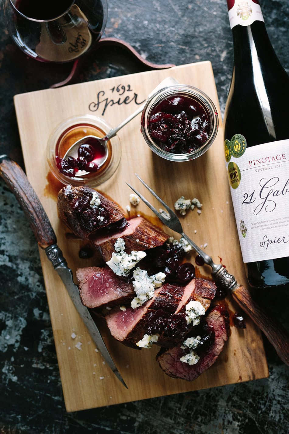 blue cheese, medium-rare beef, cranberry sauce, HD Phone Wallpaper