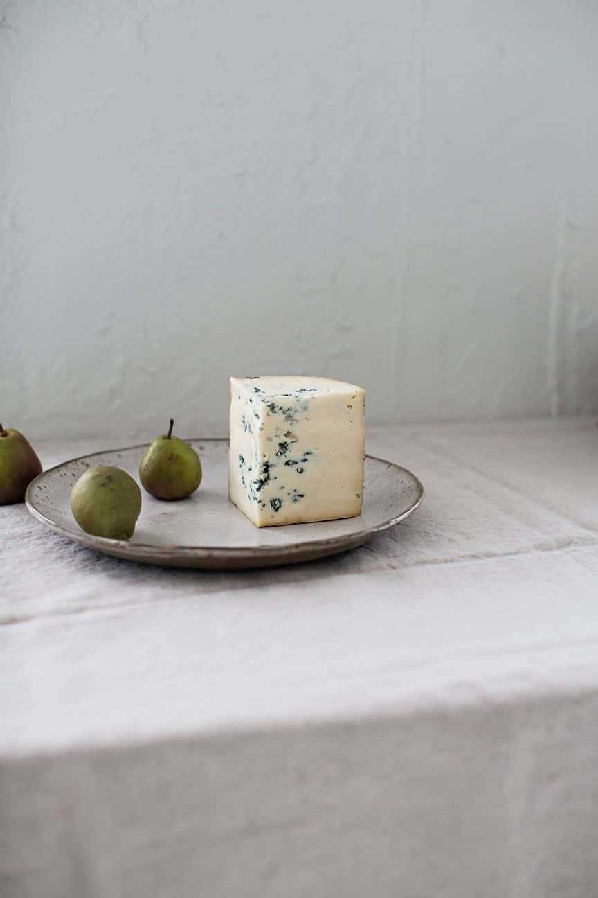 blue cheese, green pears, rustic plate, HD Phone Wallpaper